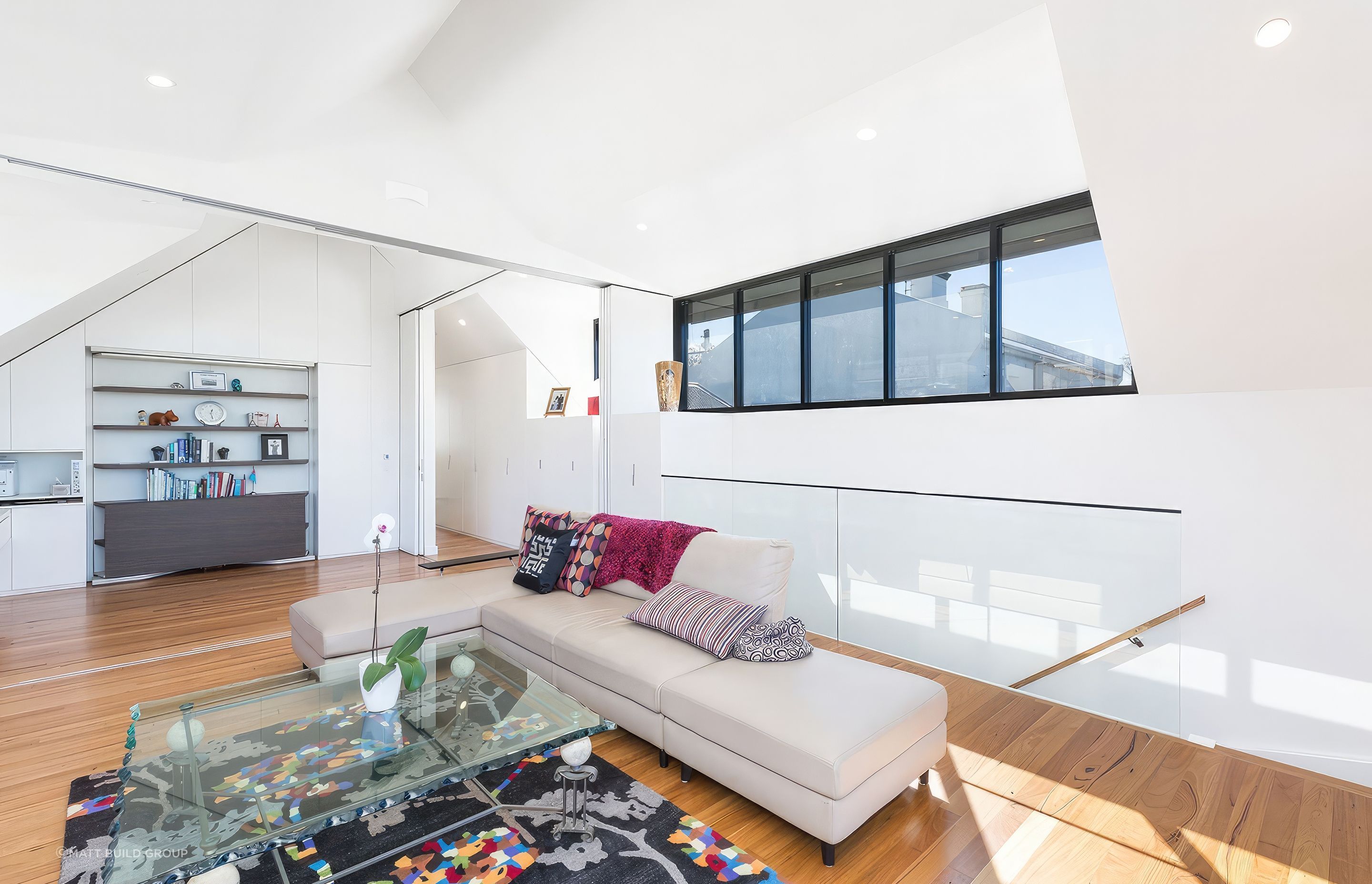 uptop-floor-lounge-fix-standard-scale-200x.jpg