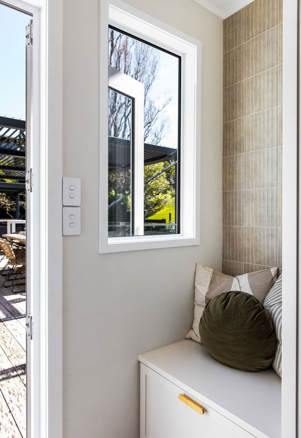 ze-build-mud-room-renovation-bench-storage-tiles-stanmore-bay-v2.jpg