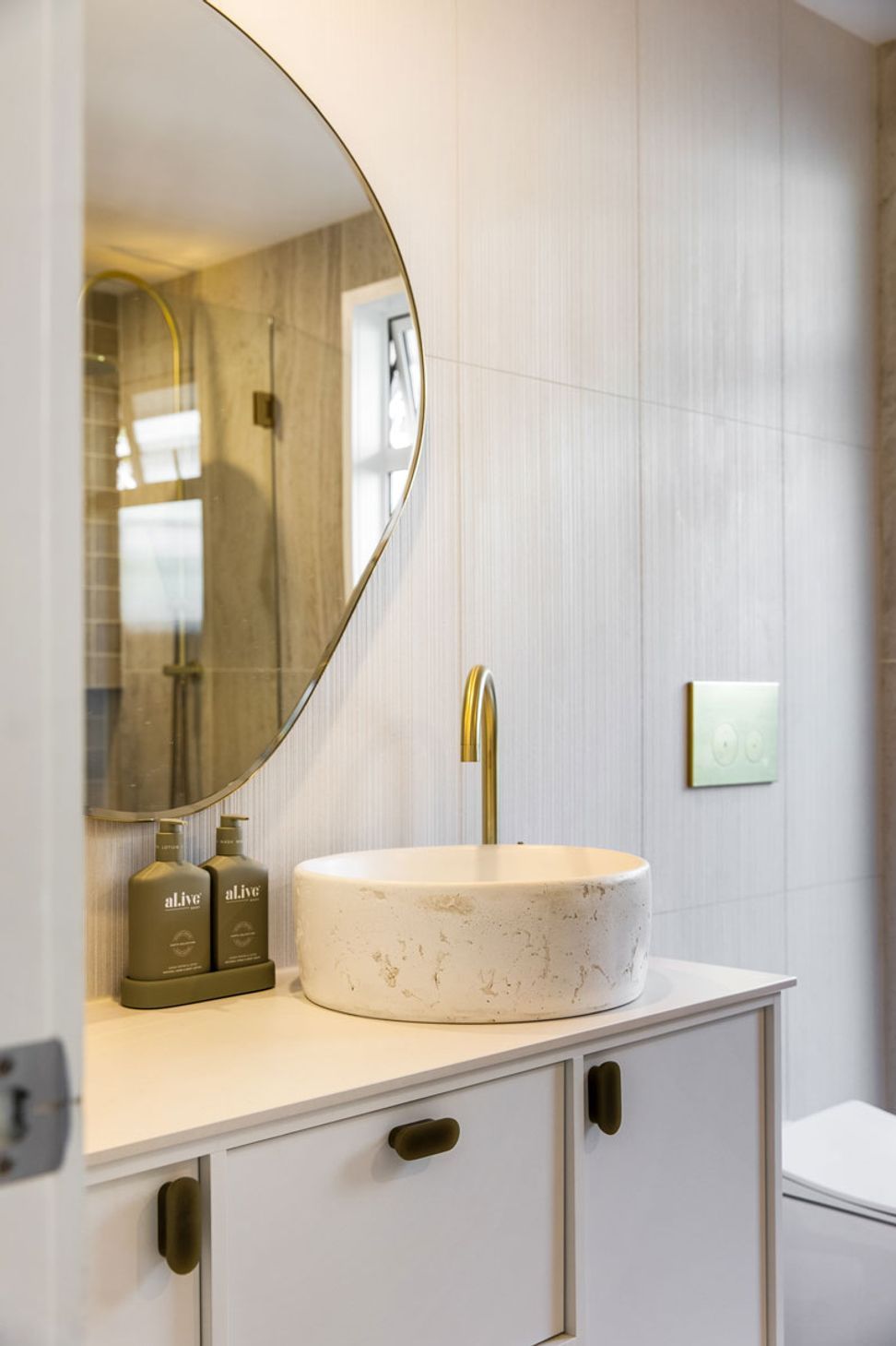 ze-build-powder-room-renovation-stone-basin-brass-tap-auckland.jpg