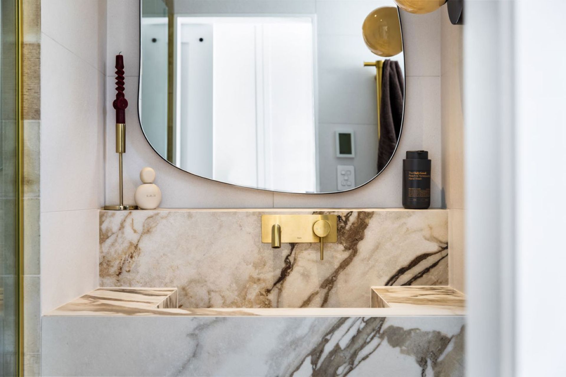 ze-build-vanity-renovation-marble-basin-curved-mirror-stanmore-bay-Increased-Pixels.jpg