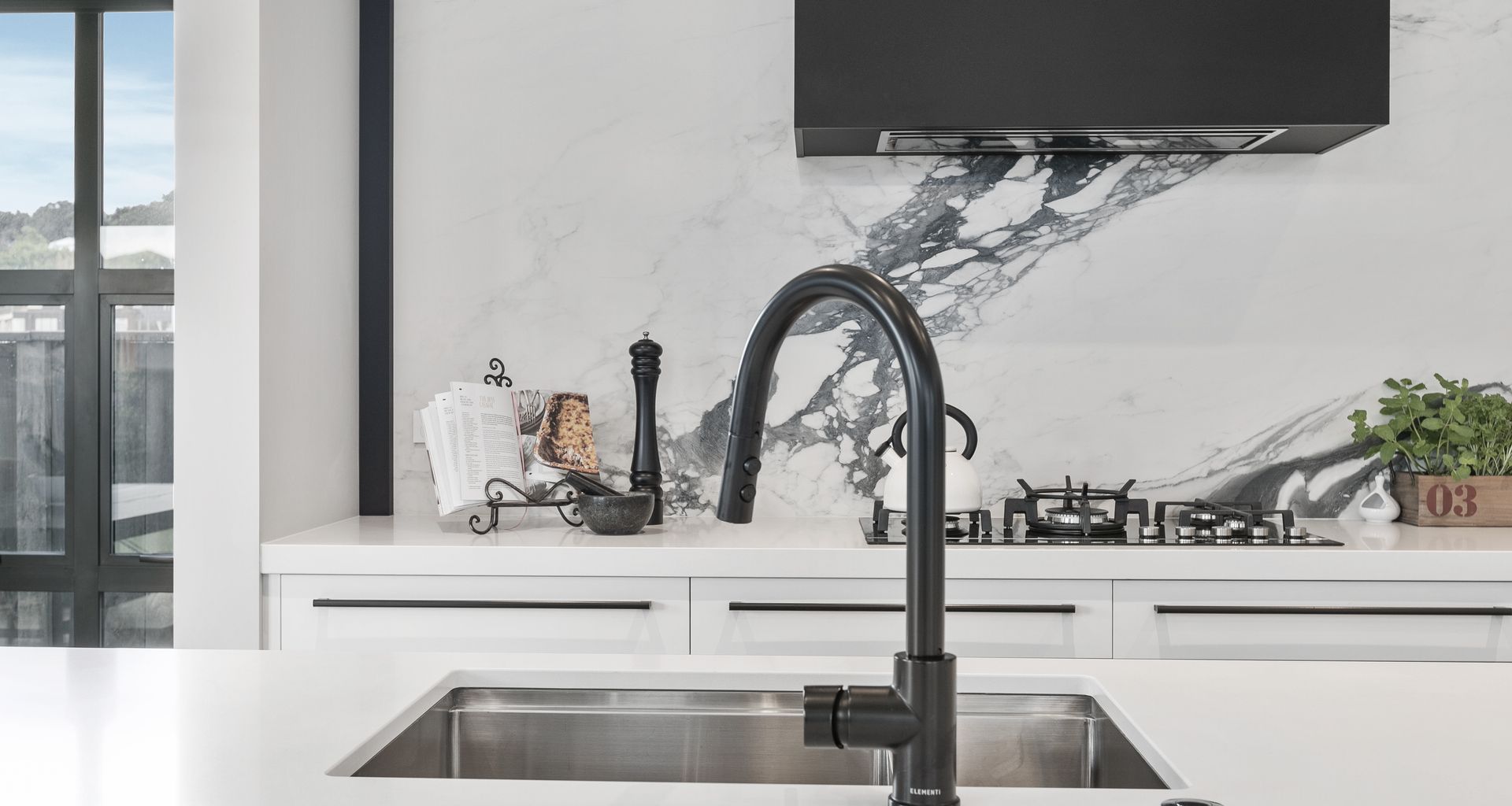 Veined Splashback Feature, Millwater banner