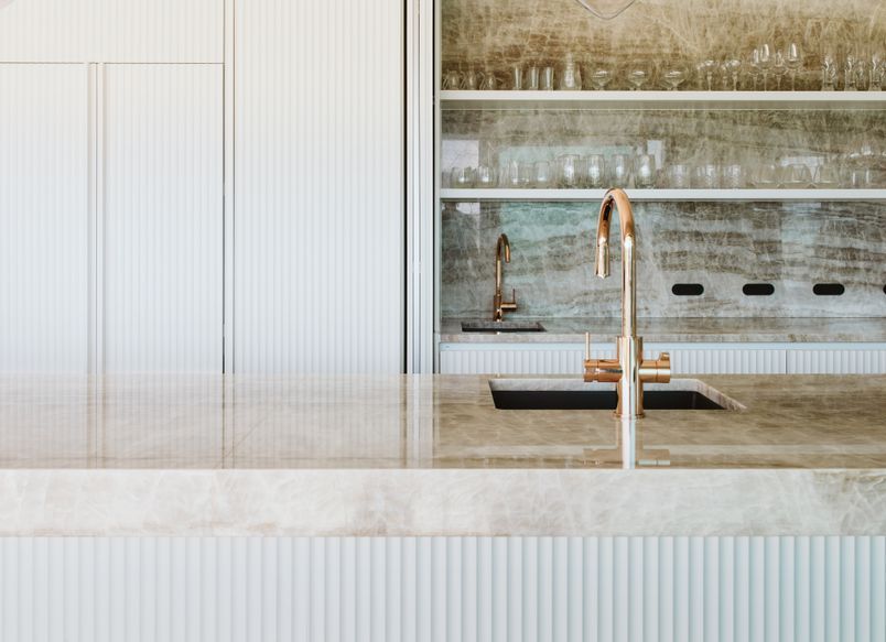 The Serenity of Sensa Refreshes A Waterfront Home