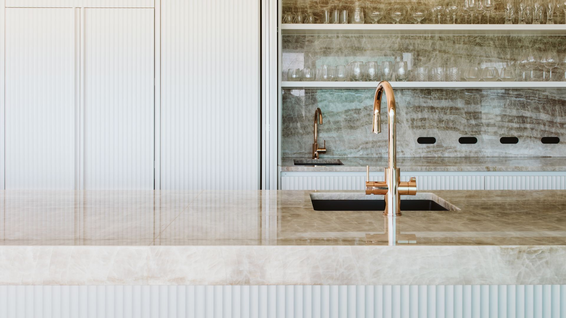 The Serenity of Sensa Refreshes A Waterfront Home banner