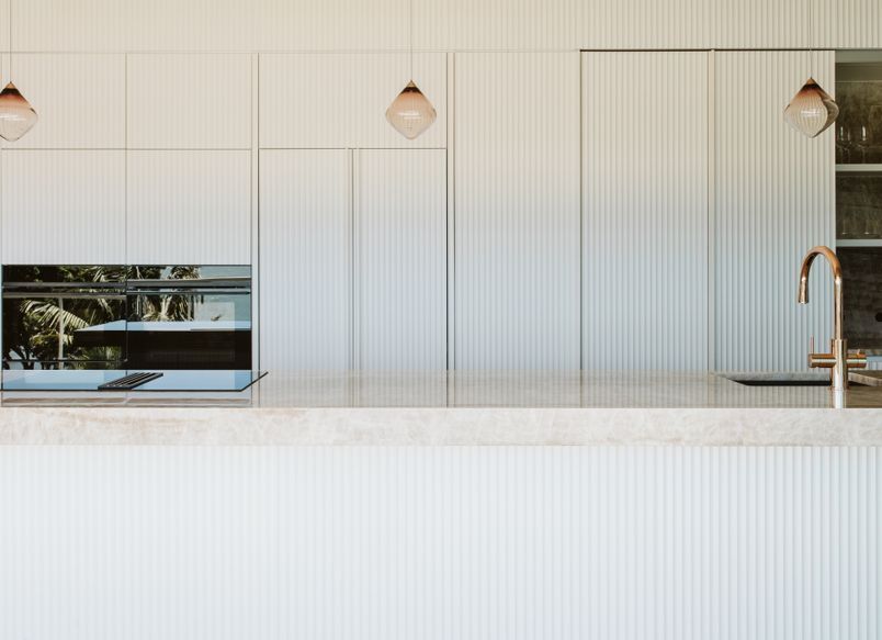 The Serenity of Sensa Refreshes A Waterfront Home