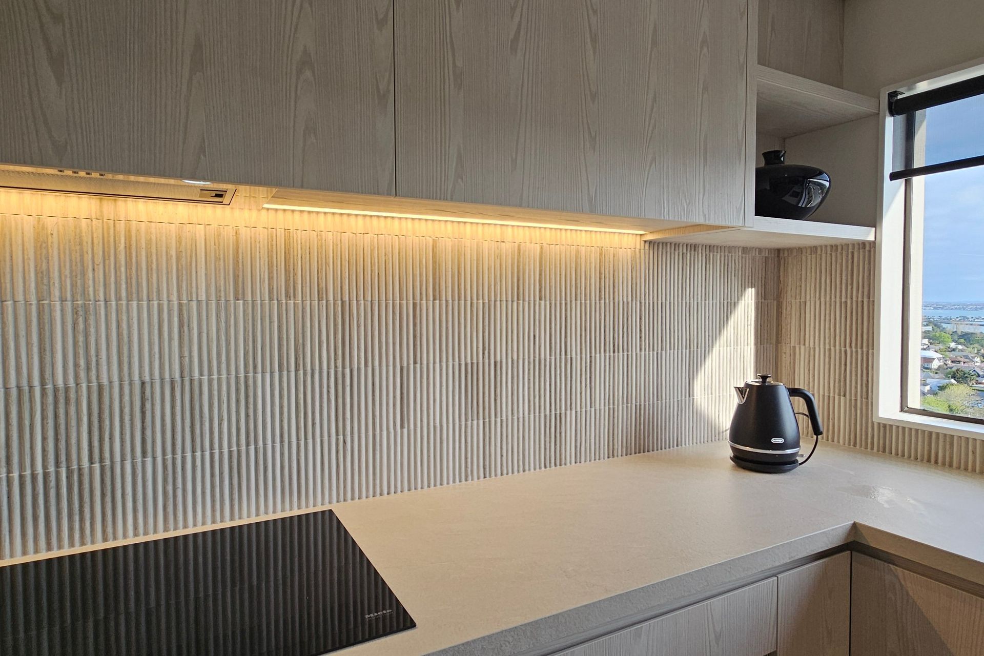 KITCHEN SPLASHBACK / Colosseum Travertine 305x305mm