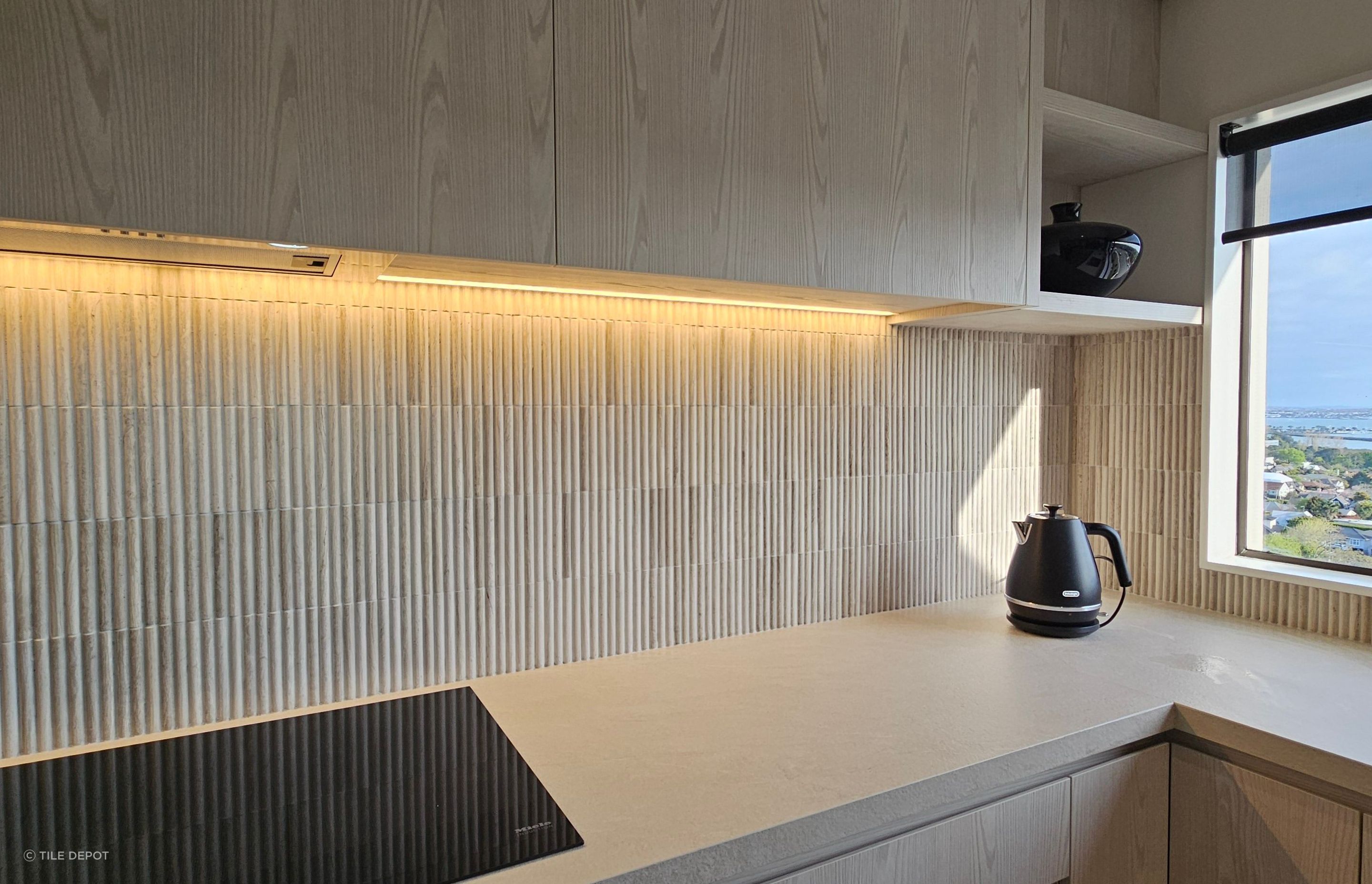 KITCHEN SPLASHBACK / Colosseum Travertine 305x305mm