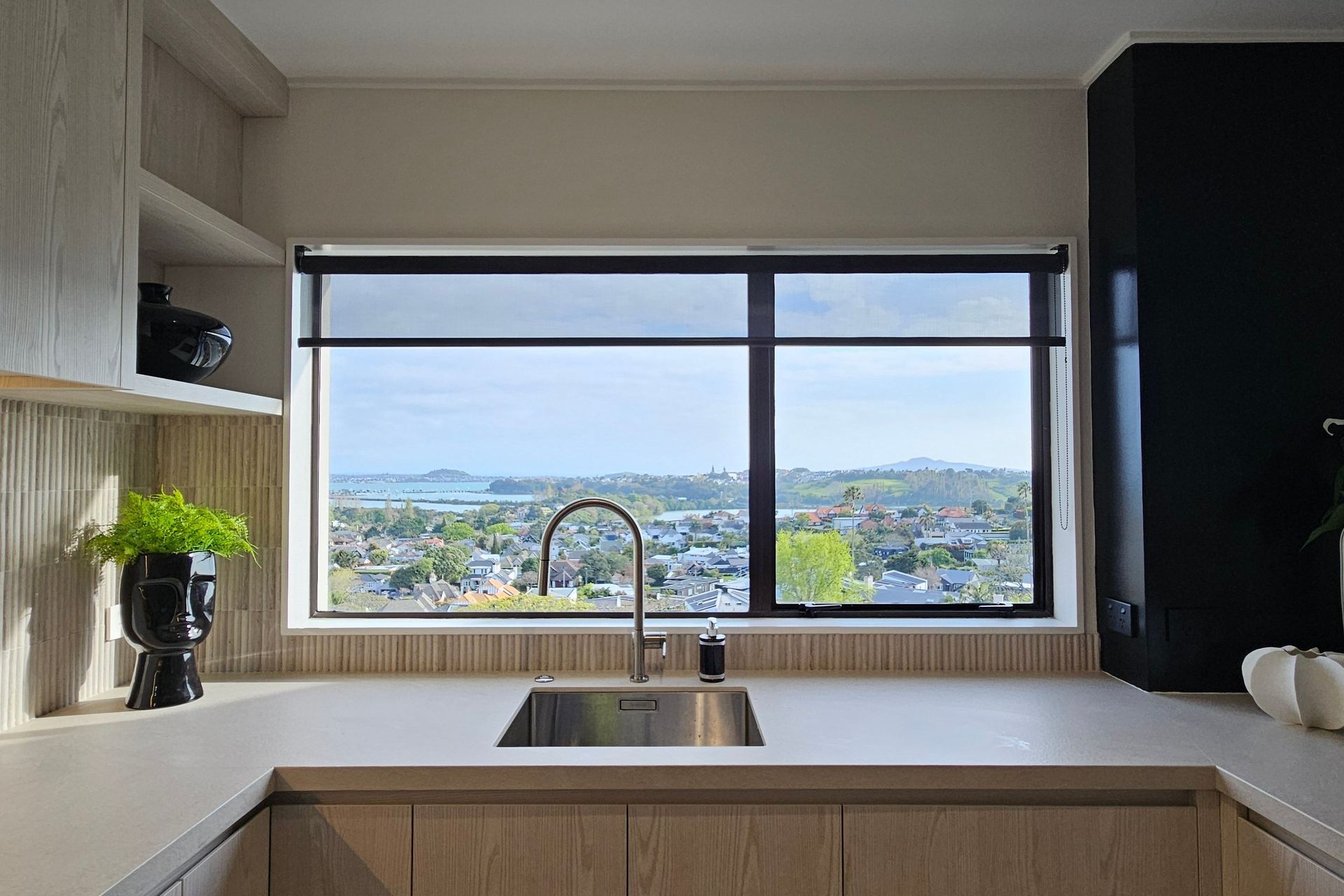 KITCHEN SPLASHBACK / Colosseum Travertine 305x305mm