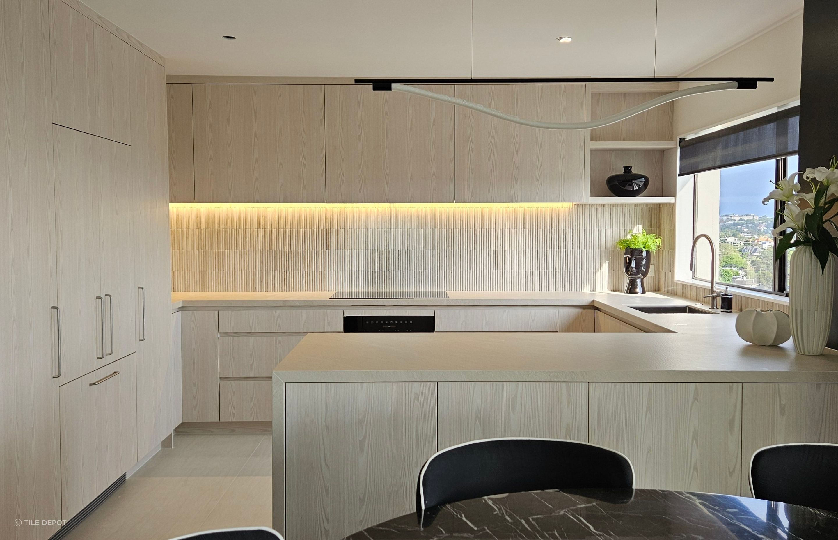 KITCHEN SPLASHBACK / Colosseum Travertine 305x305mm