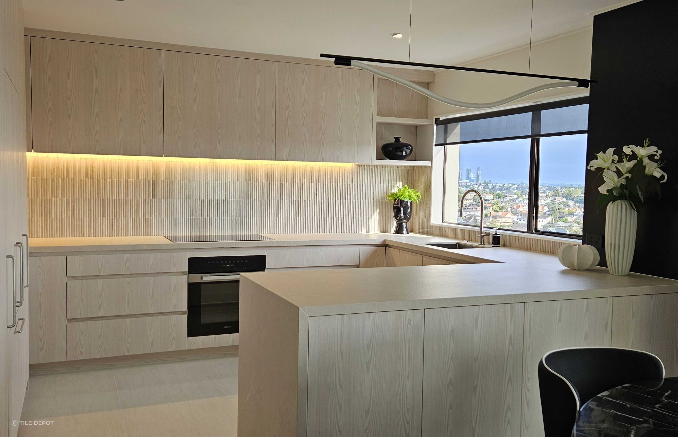 KITCHEN SPLASHBACK / Colosseum Travertine 305x305mm