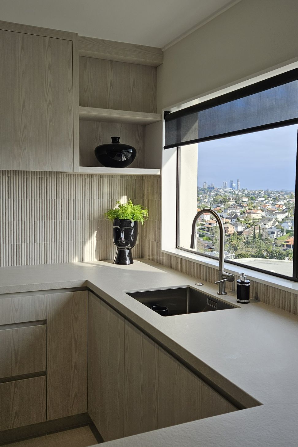 KITCHEN SPLASHBACK / Colosseum Travertine 305x305mm