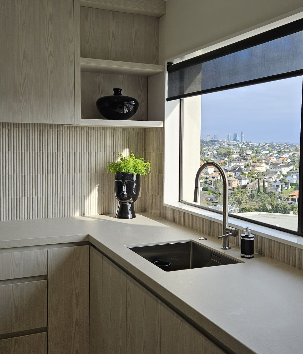 KITCHEN SPLASHBACK / Colosseum Travertine 305x305mm