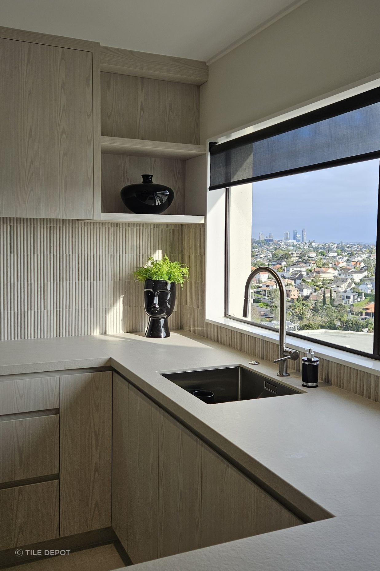 KITCHEN SPLASHBACK / Colosseum Travertine 305x305mm