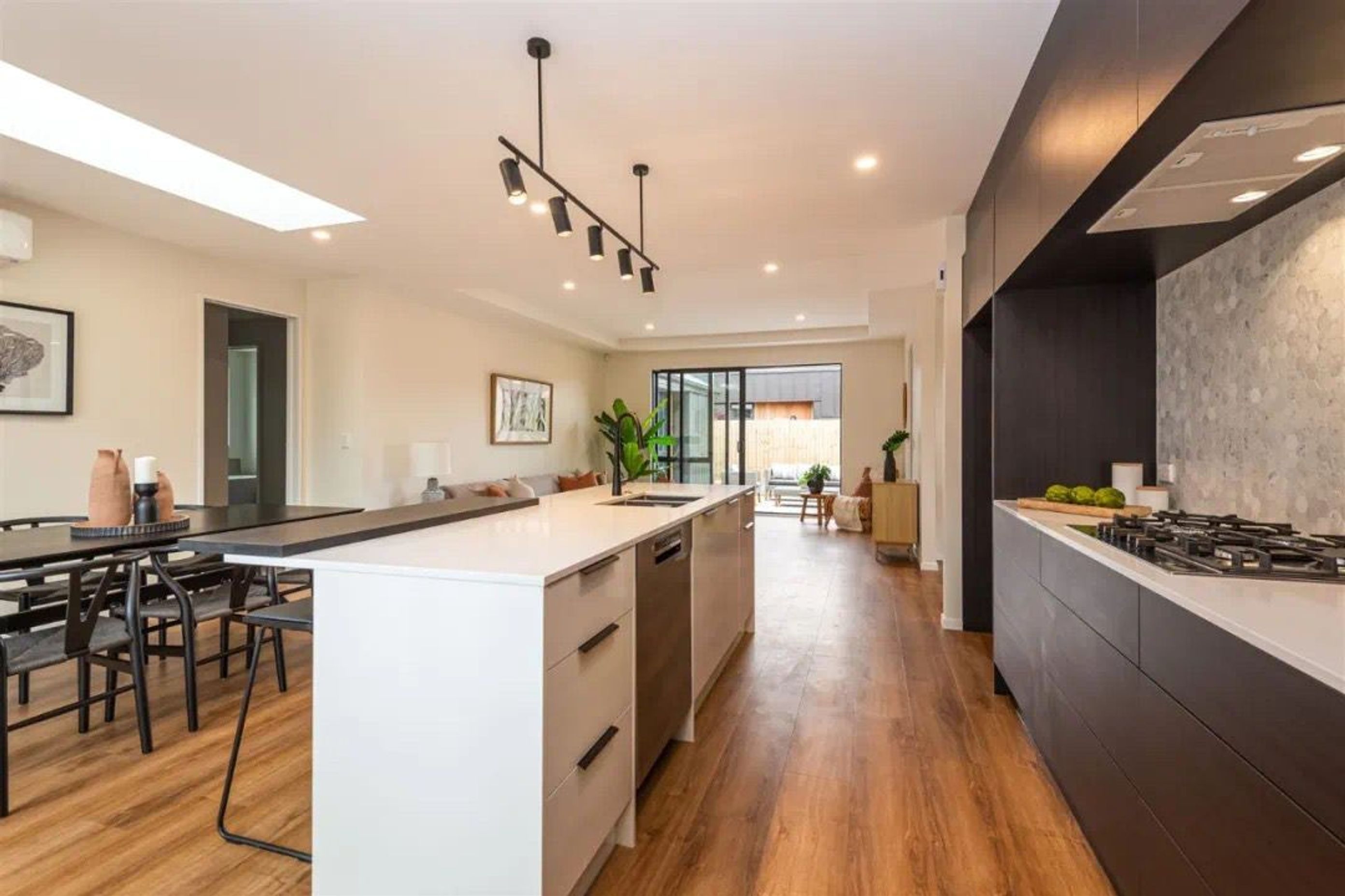 Contrast Kitchen