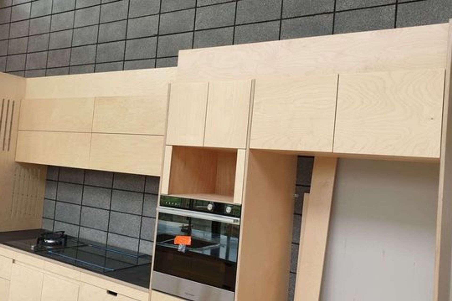 Customised Kitchen Benchtop &amp; Cabinetry