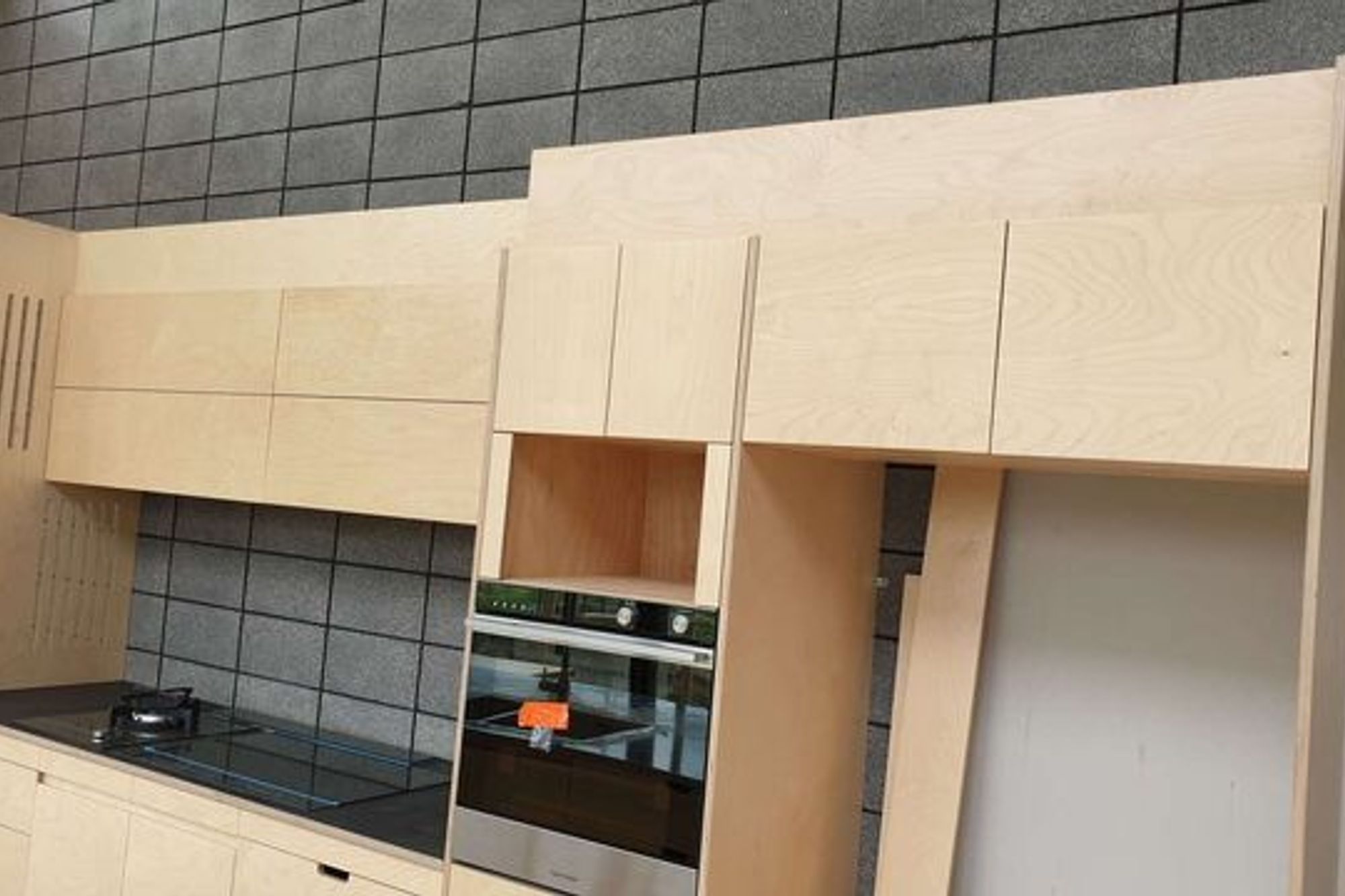 Customised Kitchen Benchtop & Cabinetry