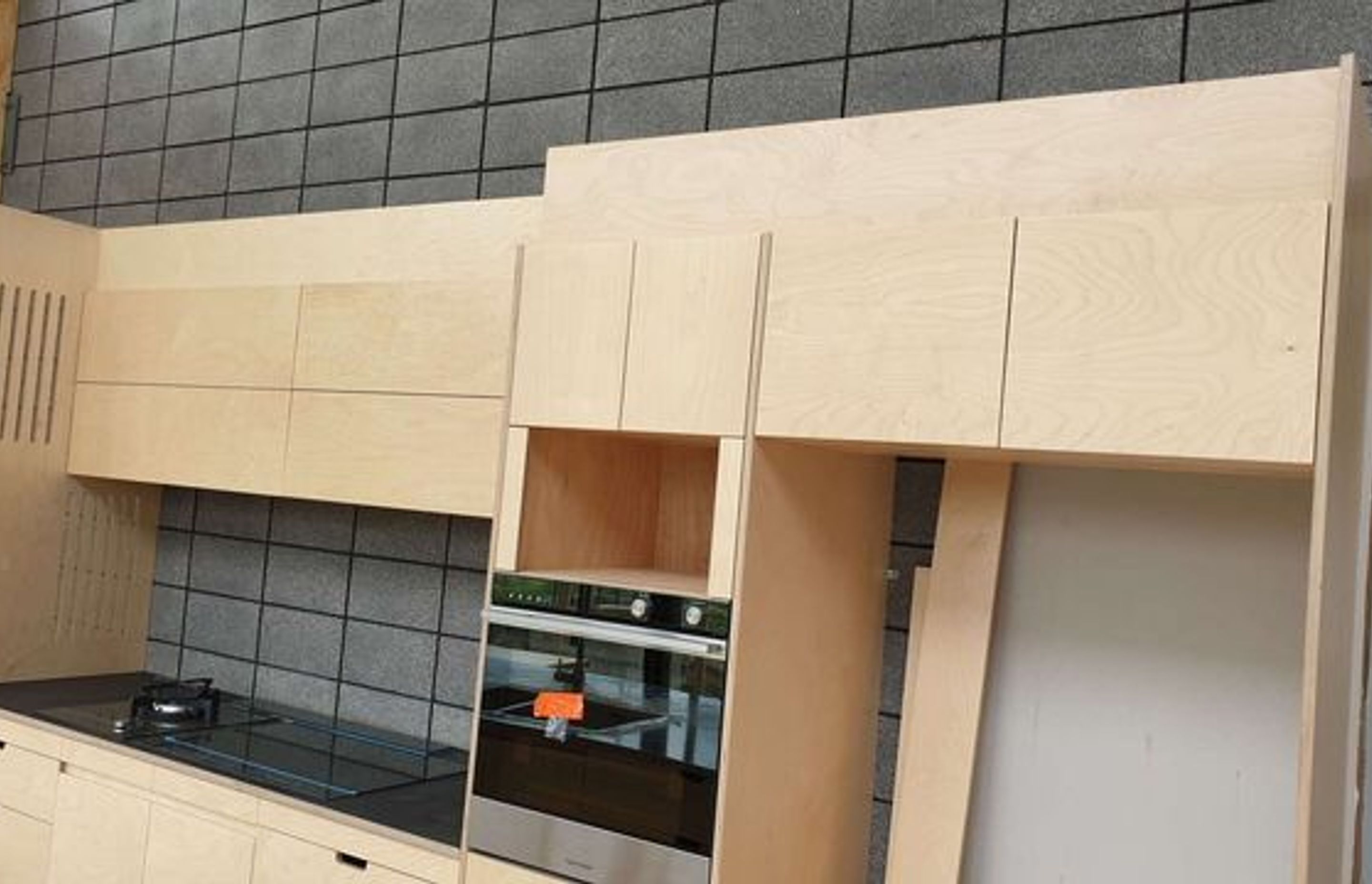 Customised Kitchen Benchtop & Cabinetry