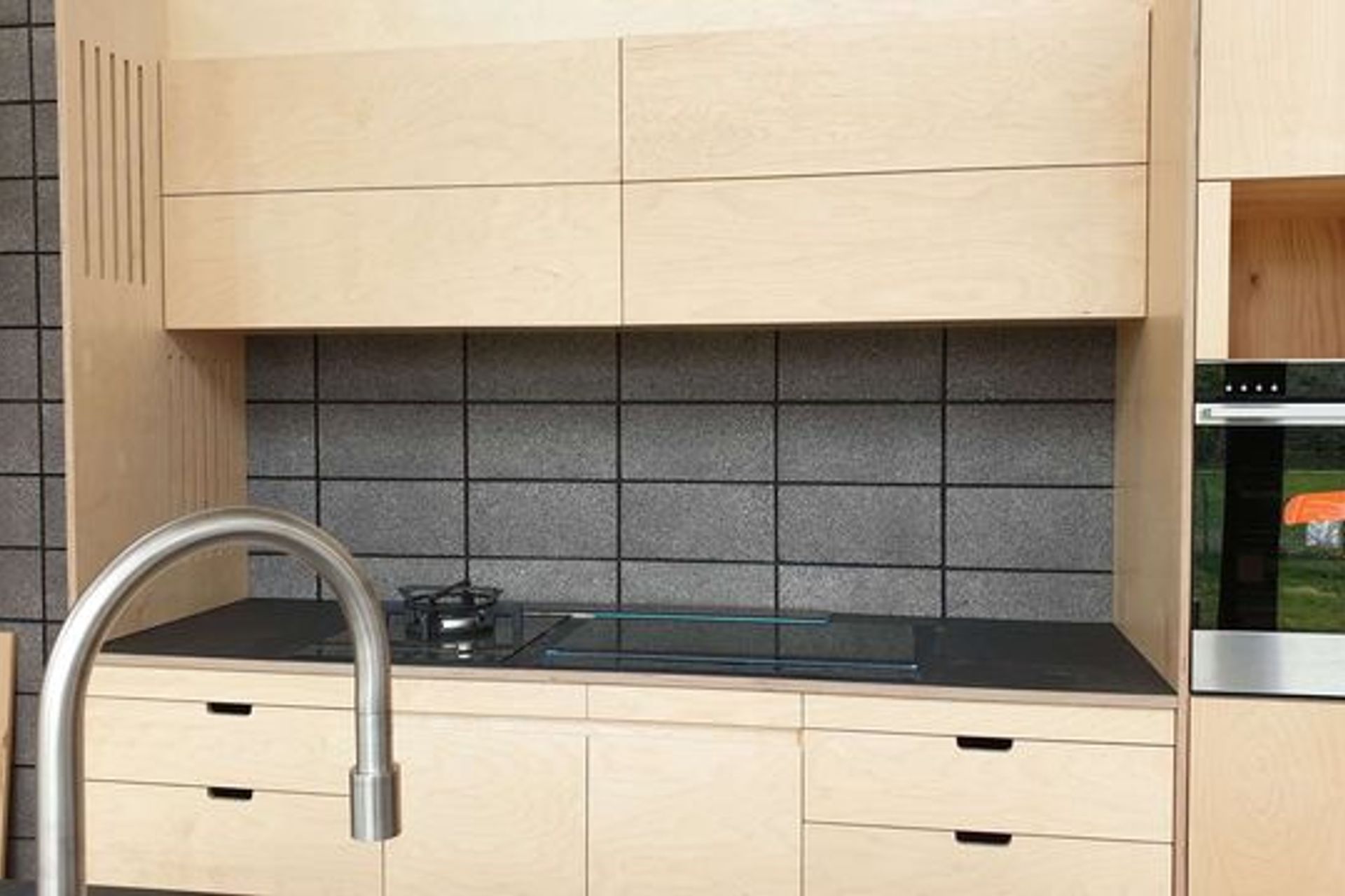 Customised Kitchen Benchtop &amp; Cabinetry