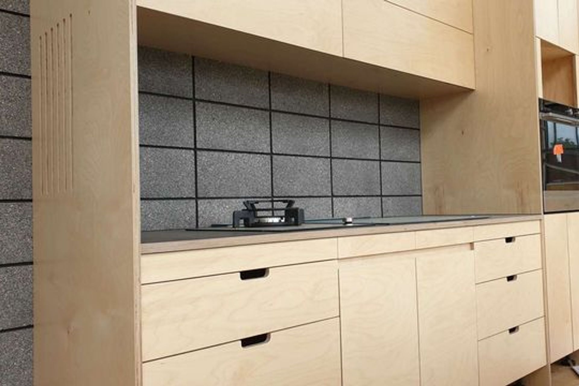 Customised Kitchen Benchtop &amp; Cabinetry