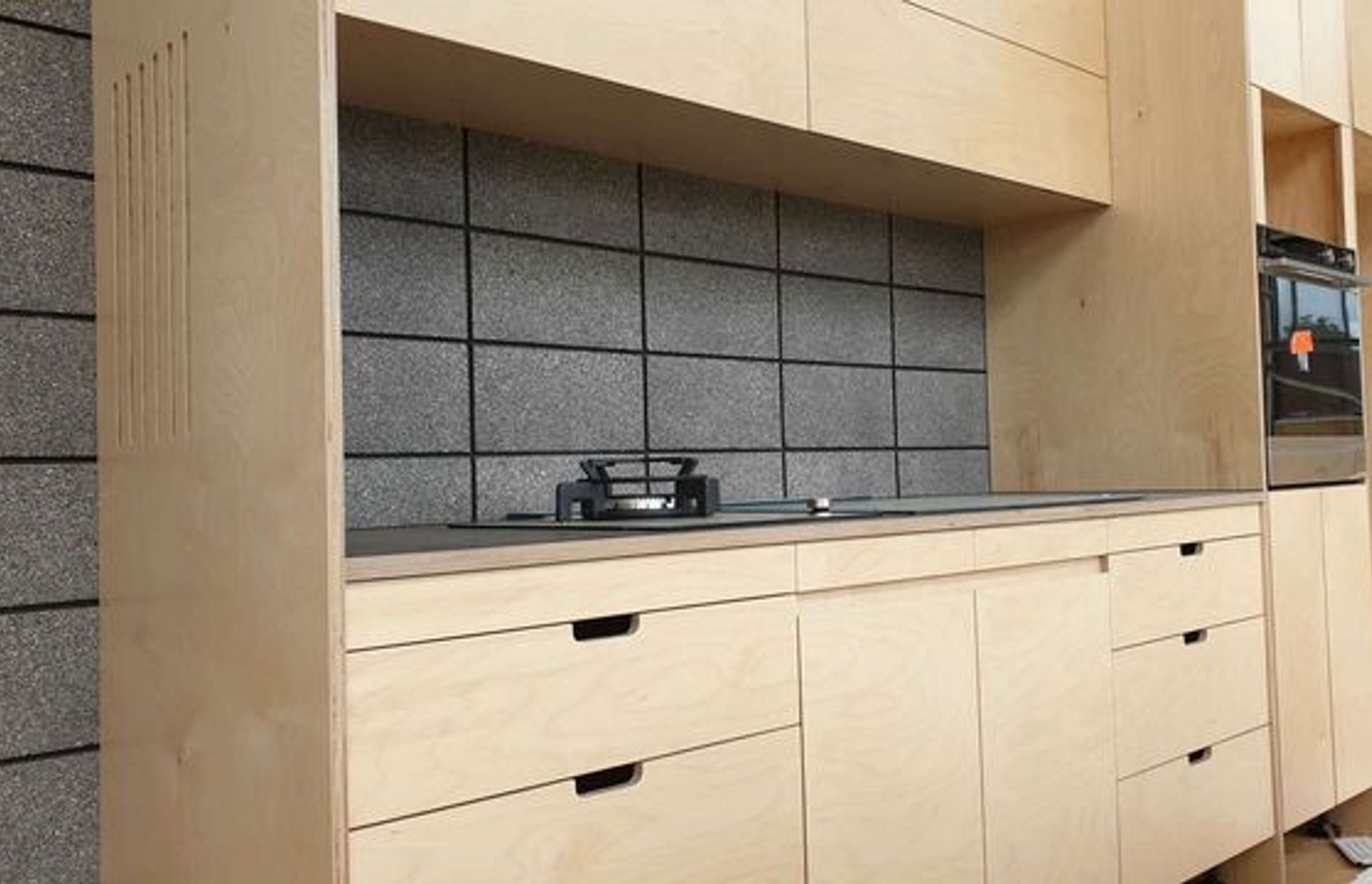 Customised Kitchen Benchtop & Cabinetry