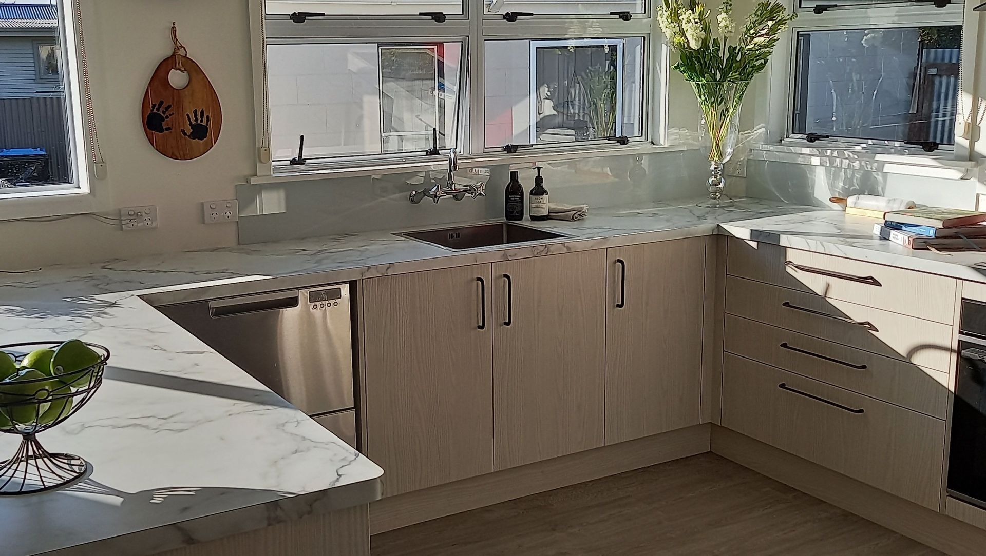 Natural Light with Oak & Marble  banner