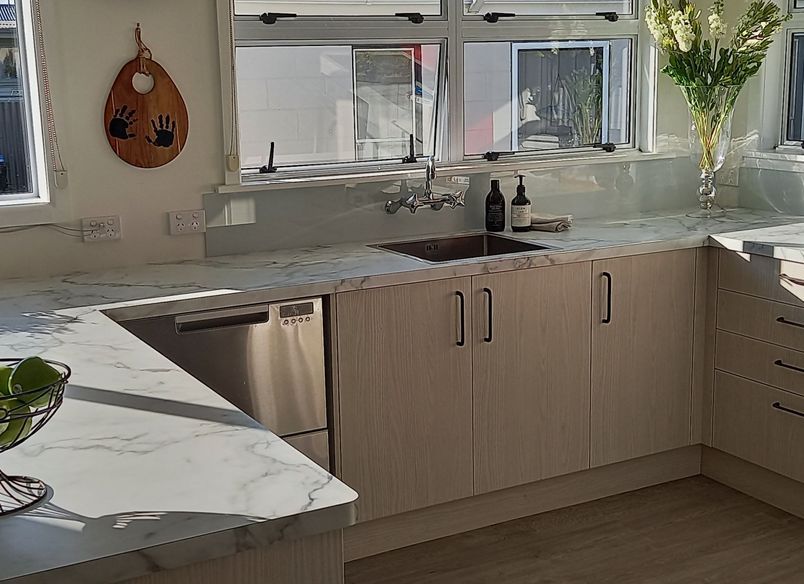 Natural Light with Oak & Marble 