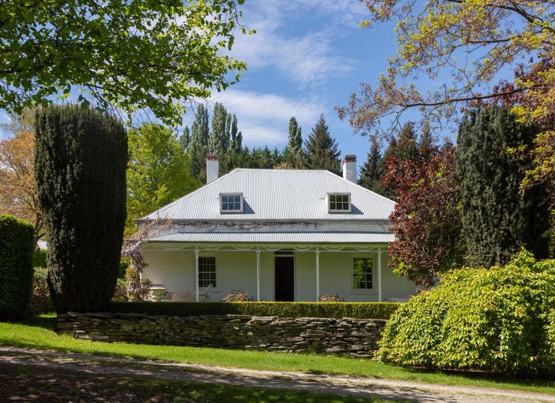 Arrowtown-Lake Hayes Road Home | Historic House