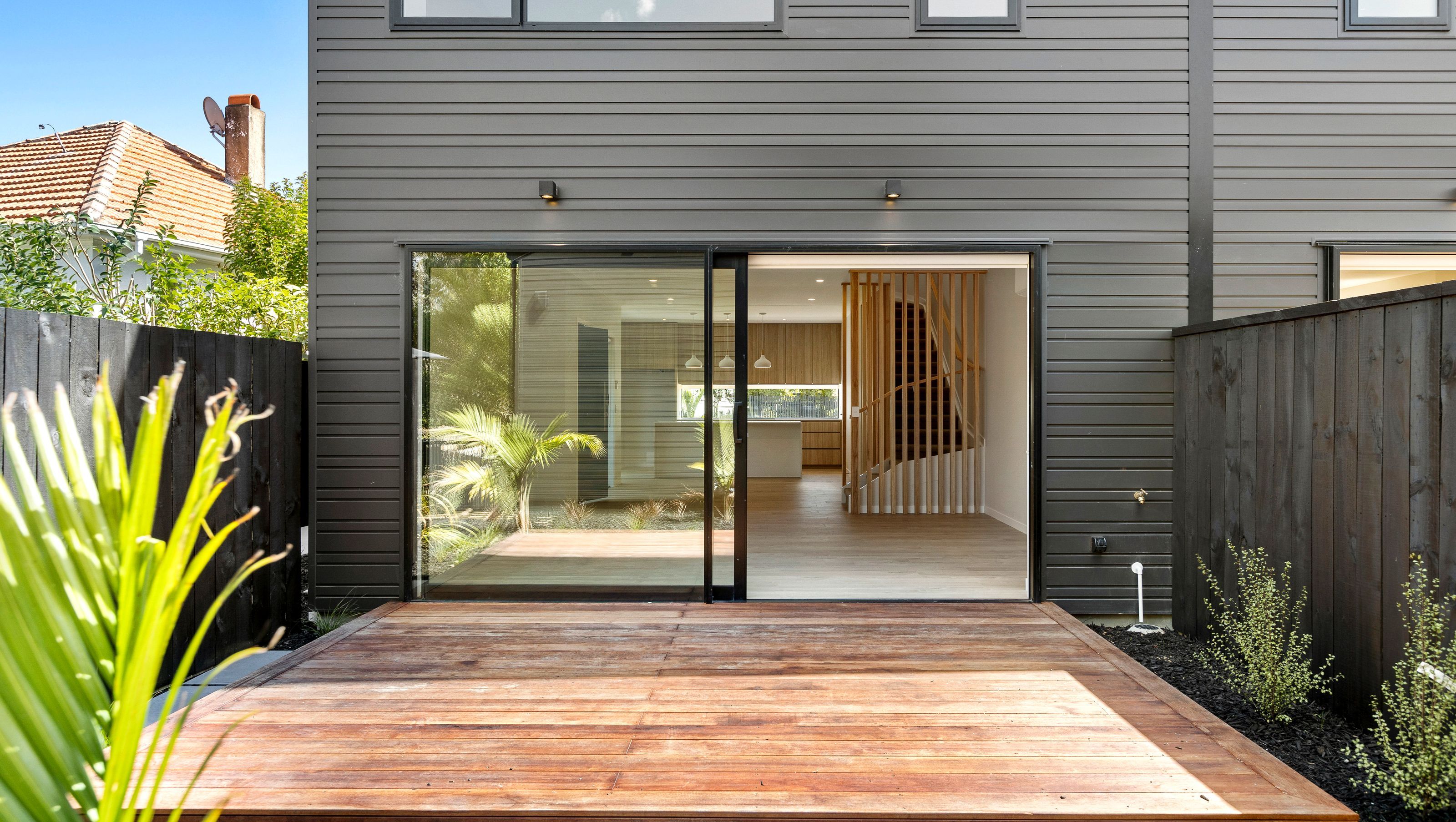Wood & White Pt Chev