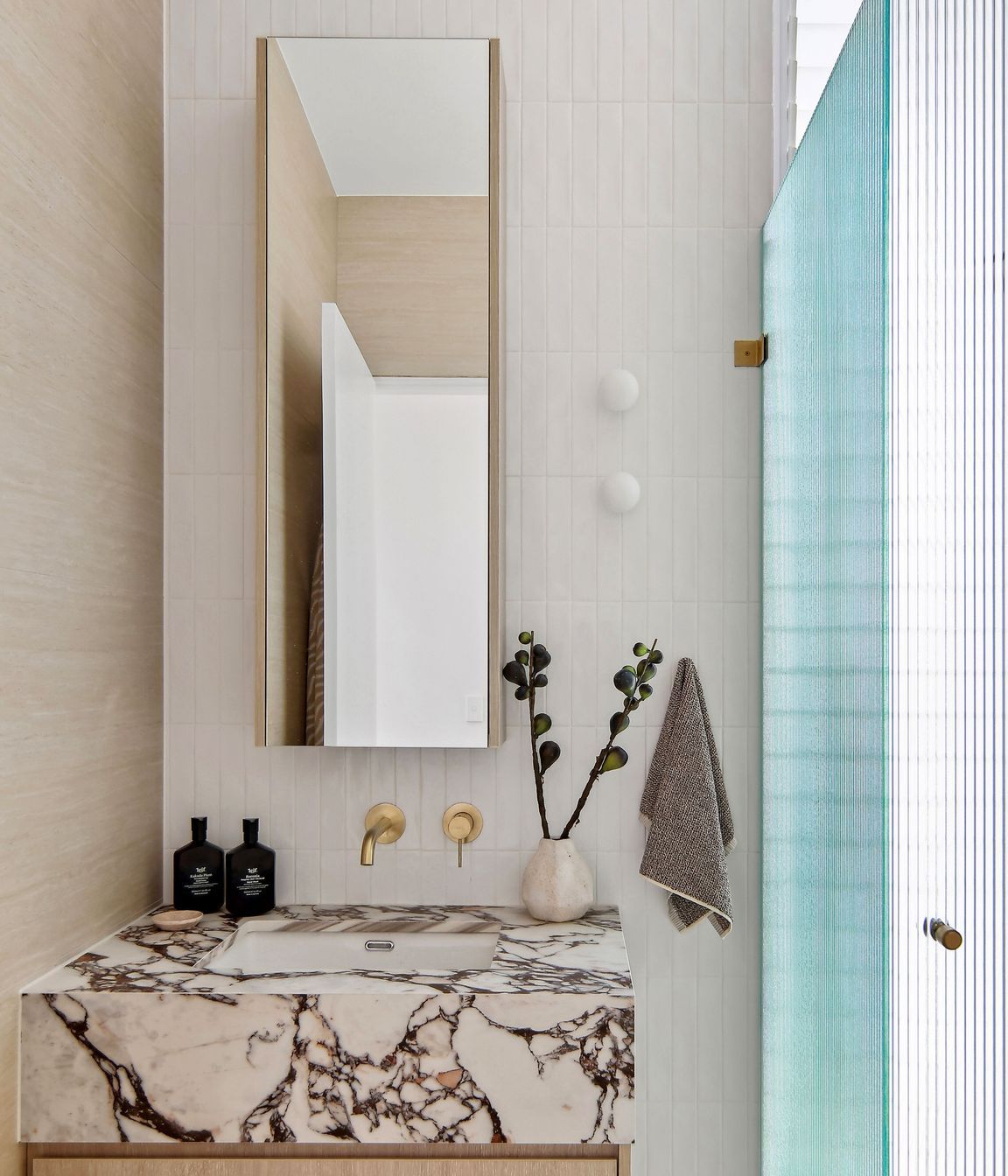 95FrancisStLeichhardtHighBathroom2.jpg