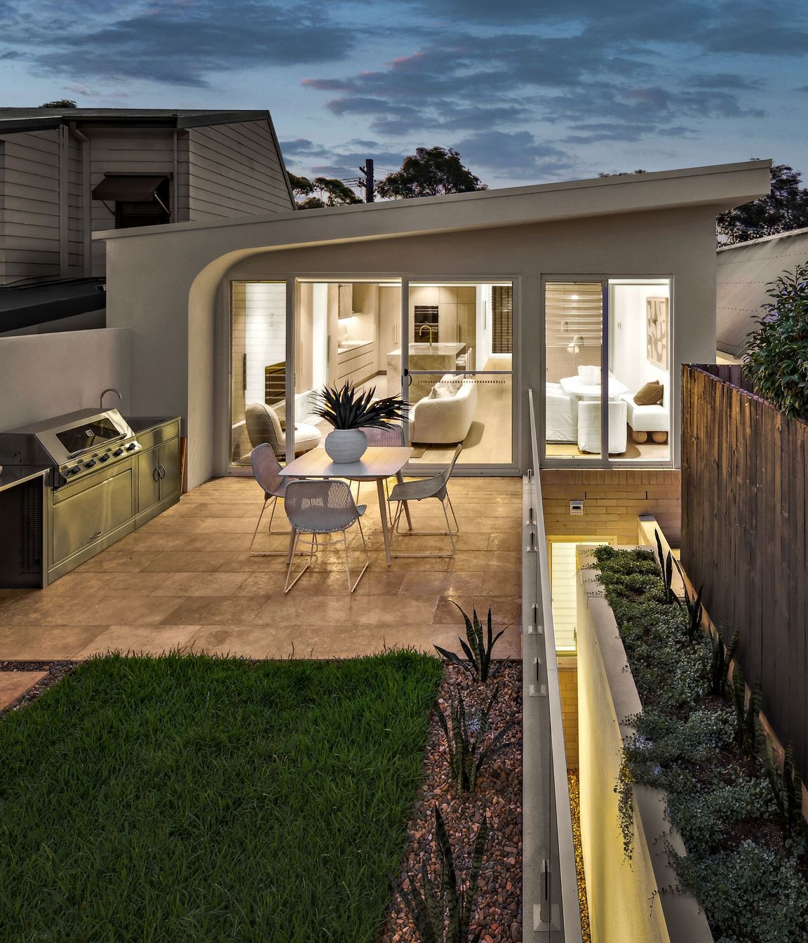 95FrancisStLeichhardtHighExterior1.jpg