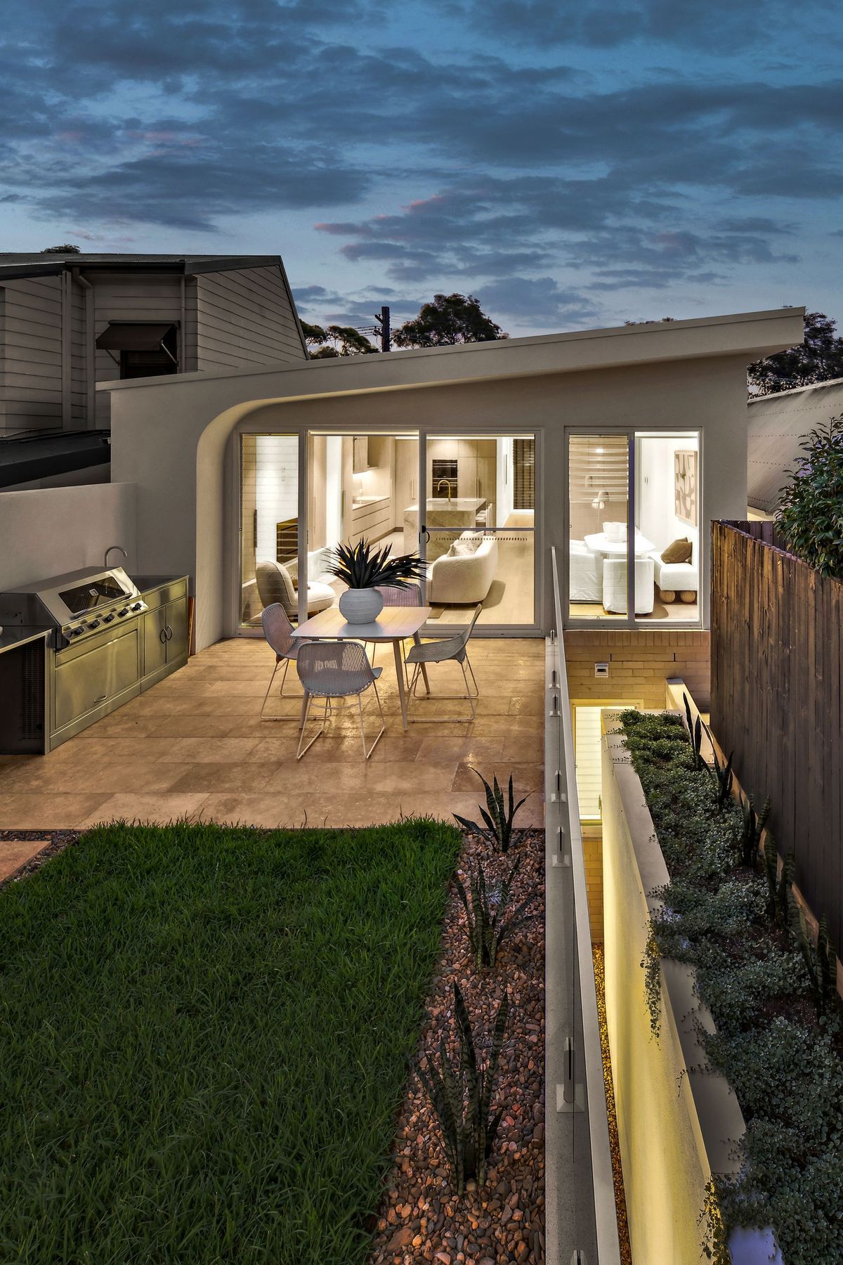 95FrancisStLeichhardtHighExterior1.jpg