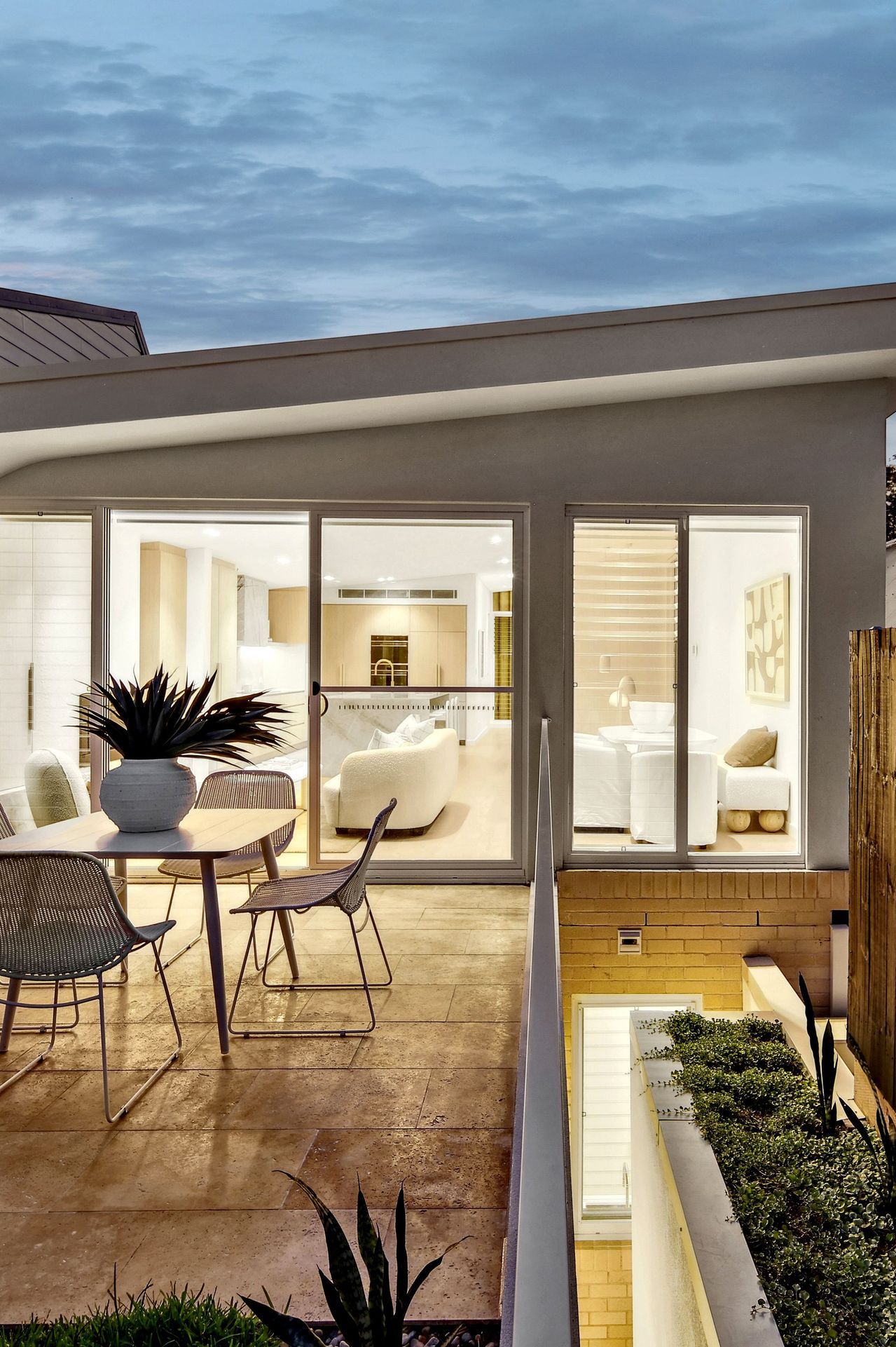 95FrancisStLeichhardtHighExterior2-2.jpg