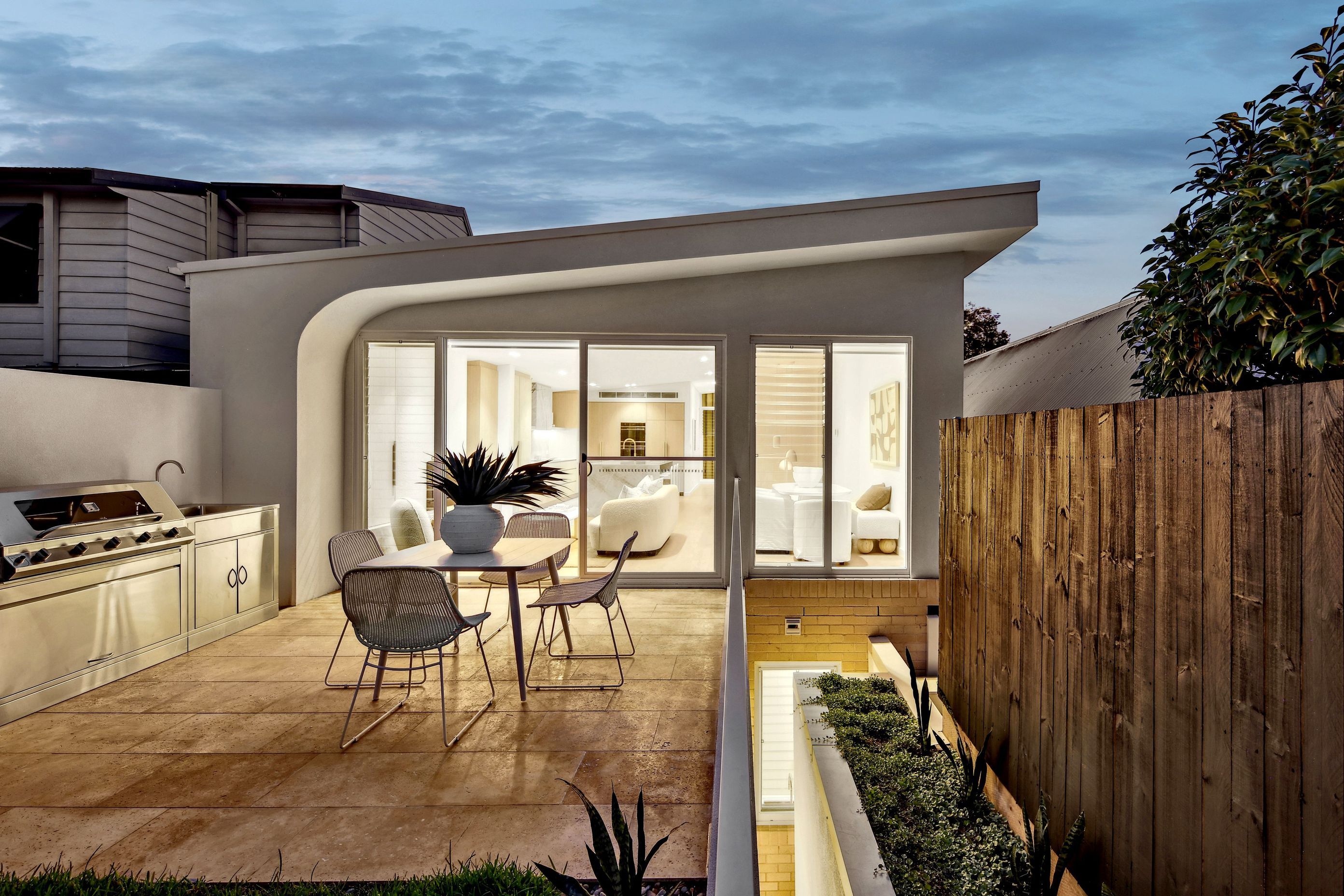 95FrancisStLeichhardtHighExterior2-2.jpg