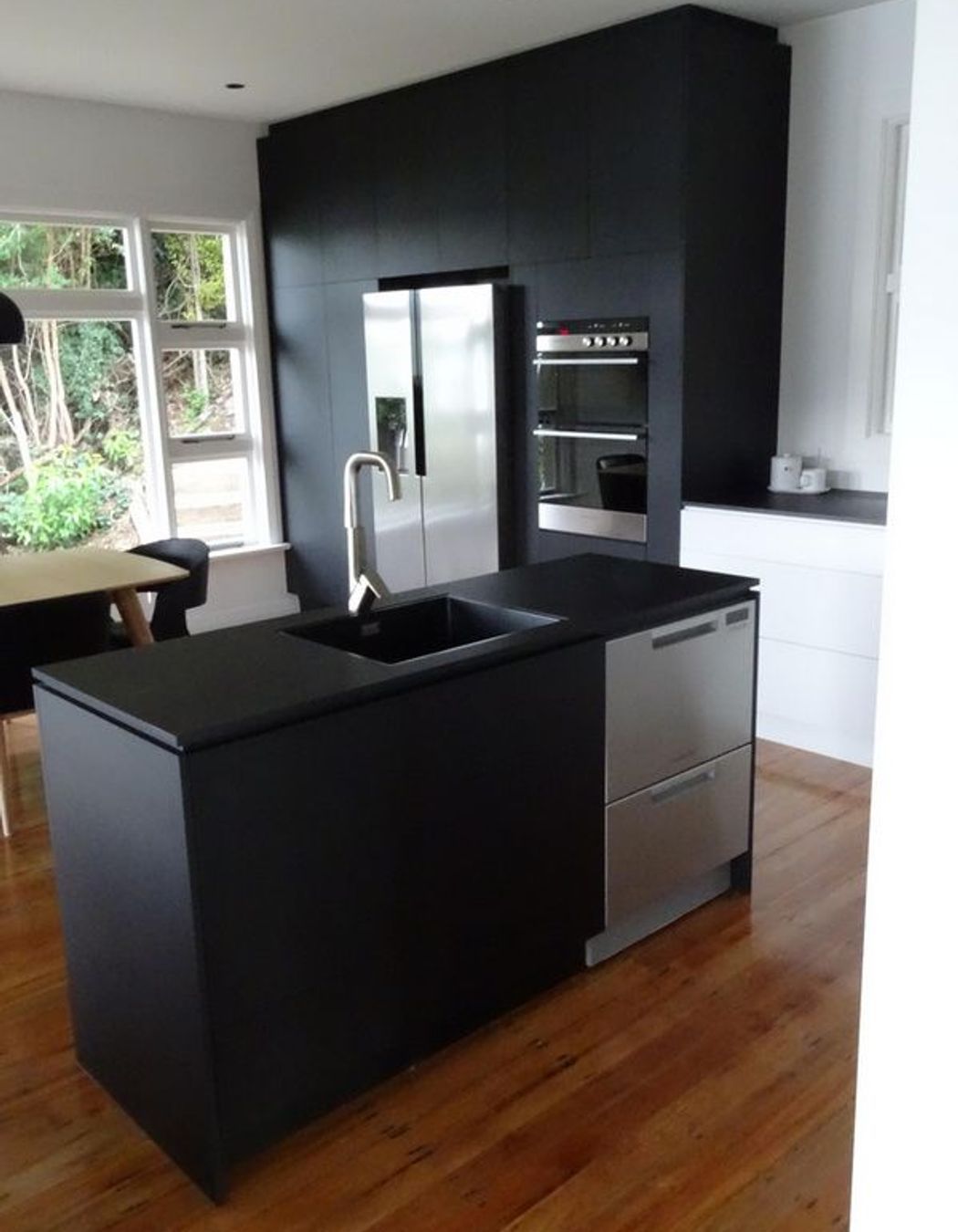 A mix of mat black and chrome makes this kitchen sleek stylish and modern joinery