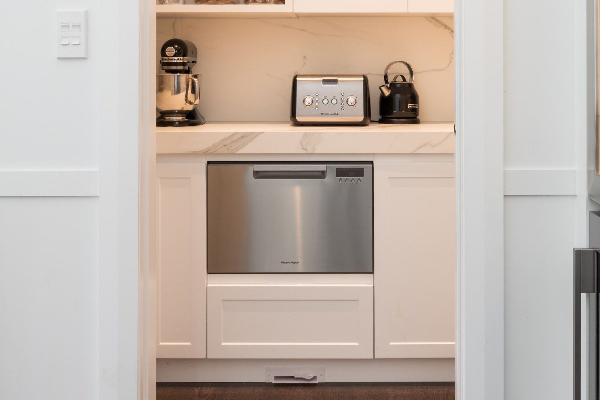 Dezignatek Thermoform Ronda profile in White Satin, Designed by Jordan Dale of Gold Kitchens