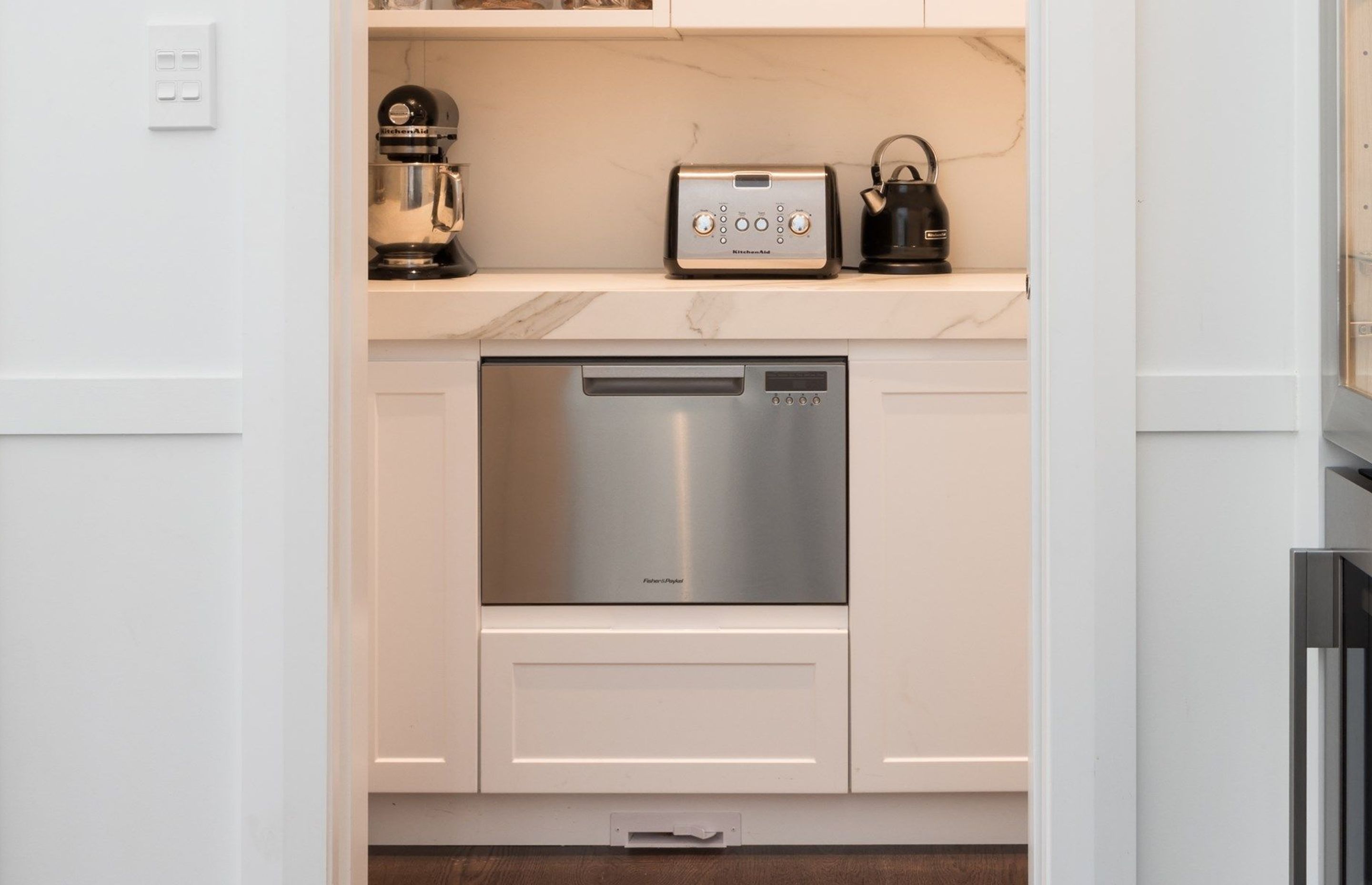 Dezignatek Thermoform Ronda profile in White Satin, Designed by Jordan Dale of Gold Kitchens