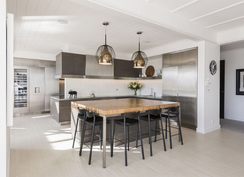 Two-toned Veneer Kitchen