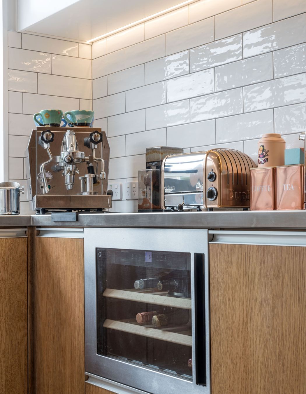Bestwood Natural Veneer in Amercian White Oak - Crown Cut. Alffrey + South Architects. Photography Stephen Goodenough