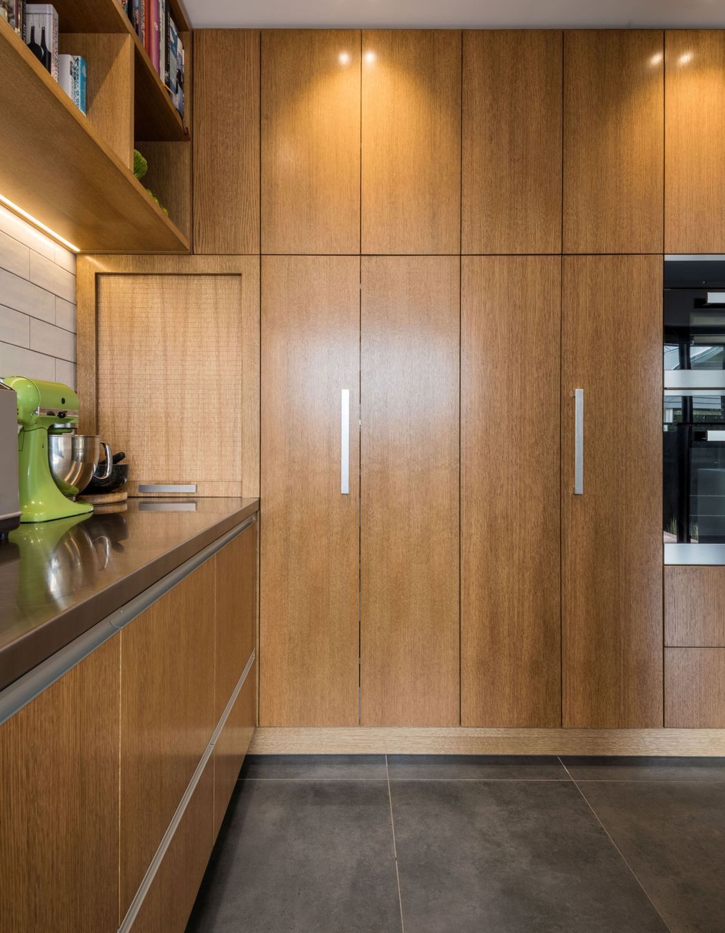 Bestwood Natural Veneer in Amercian White Oak - Crown Cut. Alffrey + South Architects. Photography Stephen Goodenough