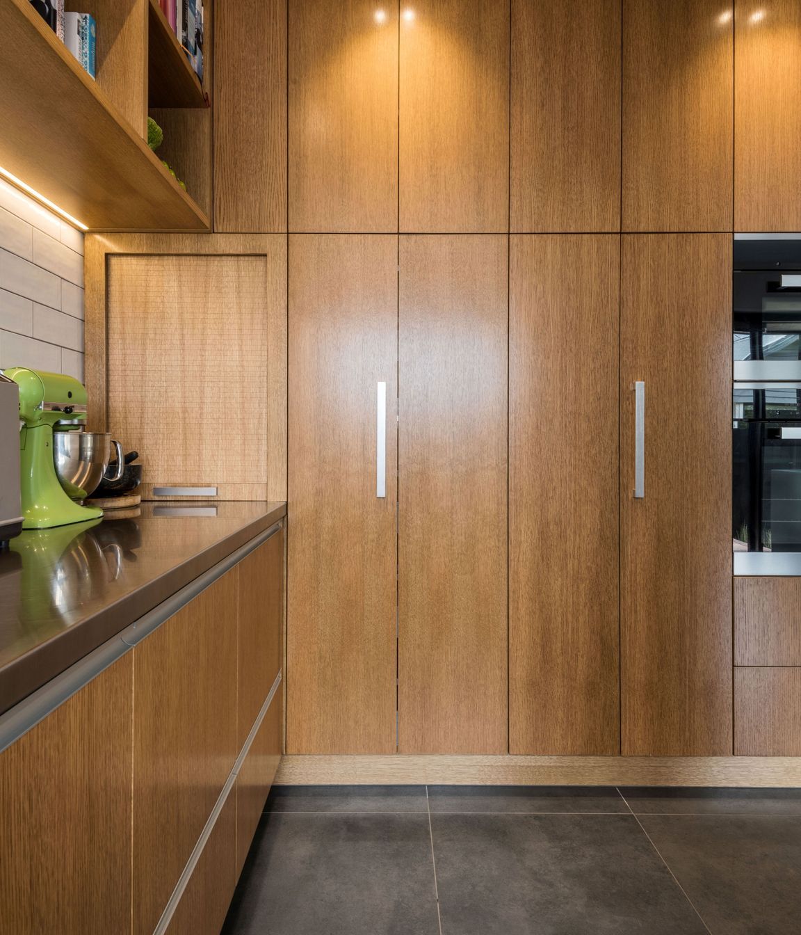 Bestwood Natural Veneer in Amercian White Oak - Crown Cut.   Alffrey + South Architects.  Photography Stephen Goodenough