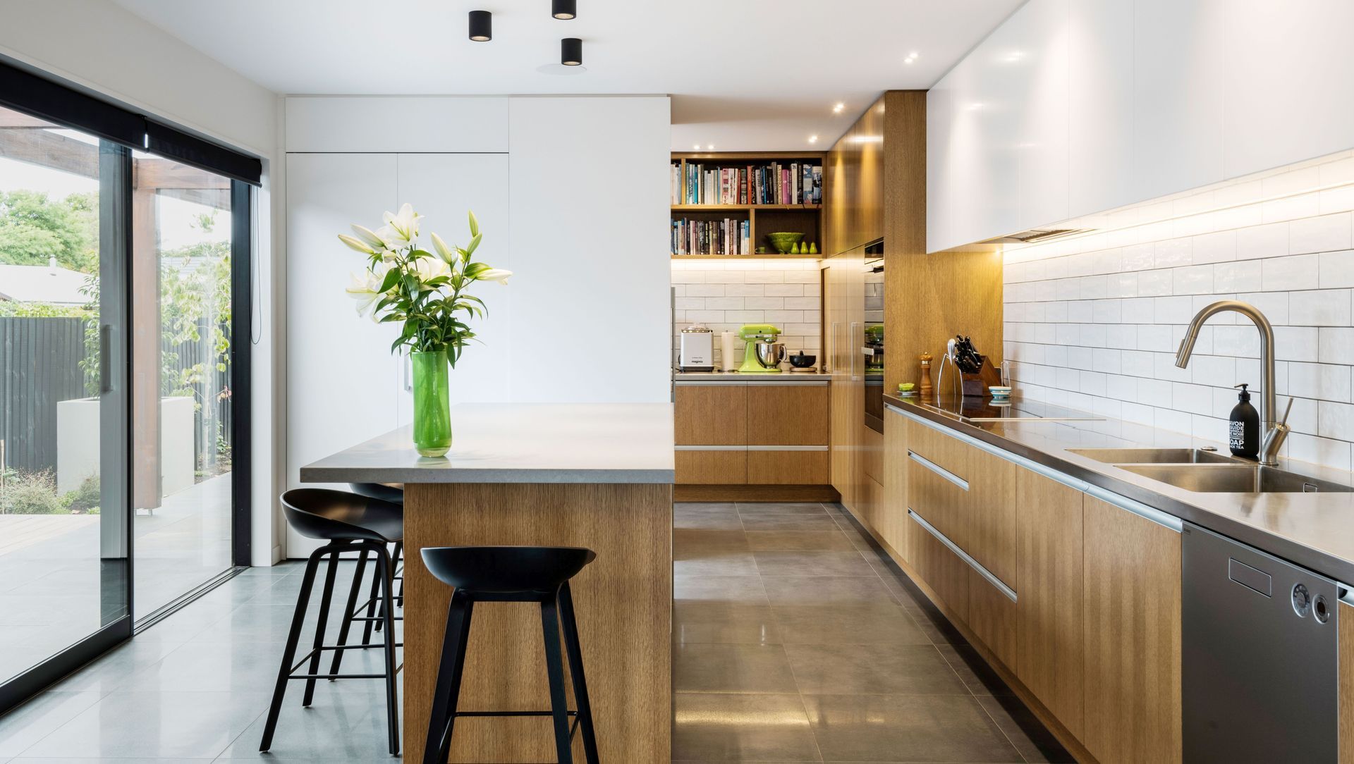 American White Oak Veneer Anchors Stylish Kitchen banner