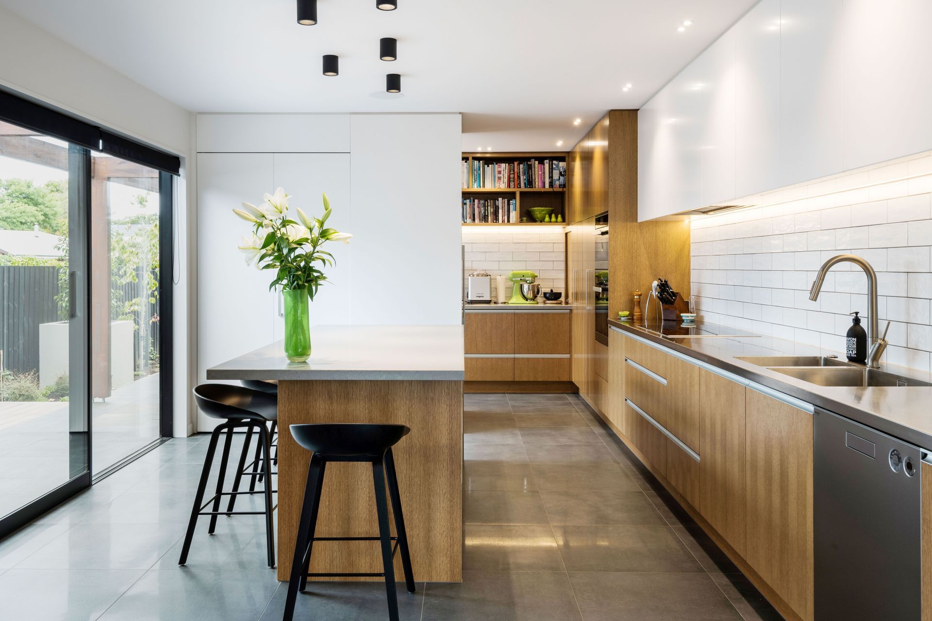 Bestwood Natural Veneer in Amercian White Oak - Crown Cut. Alffrey + South Architects. Photography Stephen Goodenough
