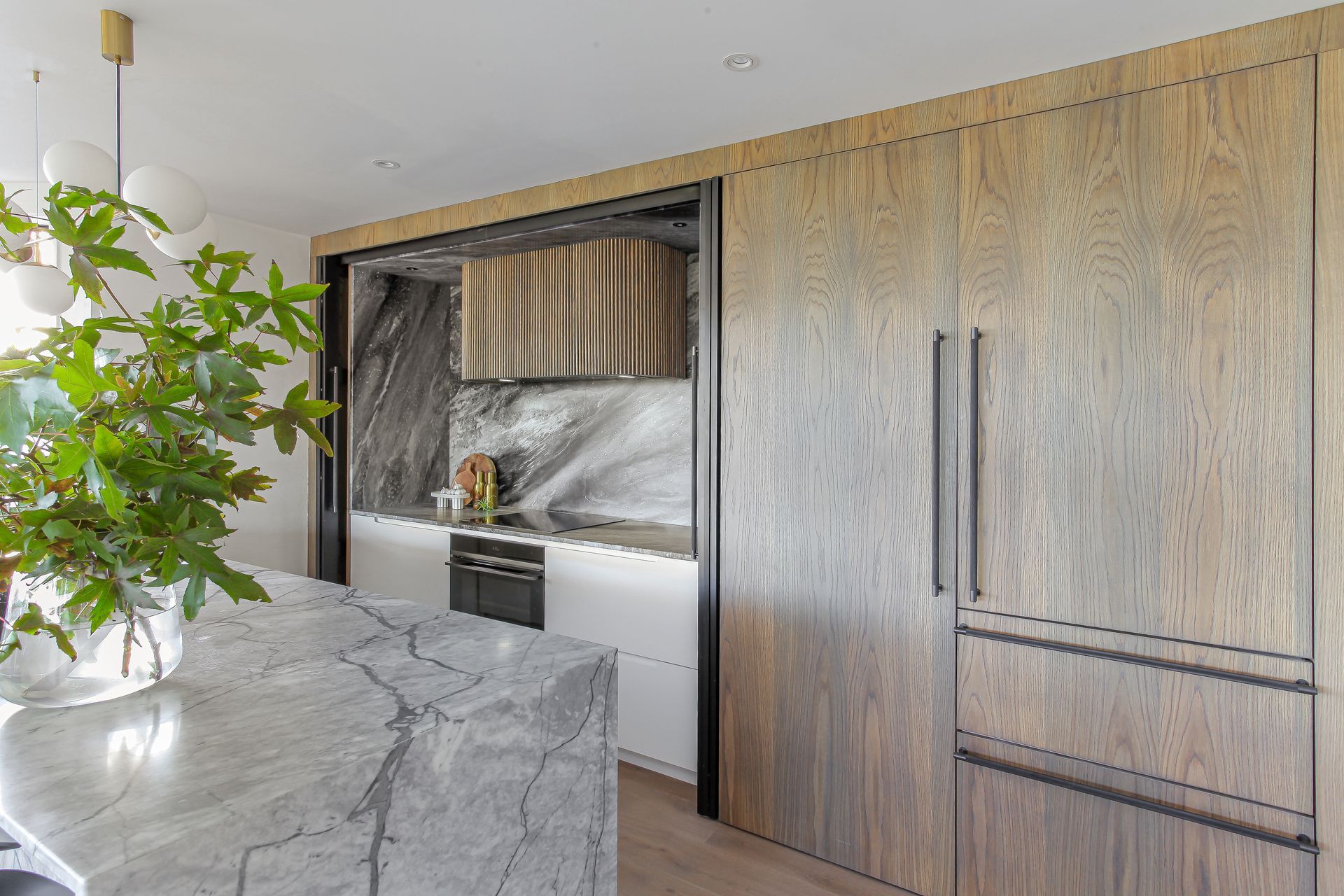 Prime Panels Natural Veneer in American White Oak. Designed by Kate Graham of Suede + Stone Interior Design.