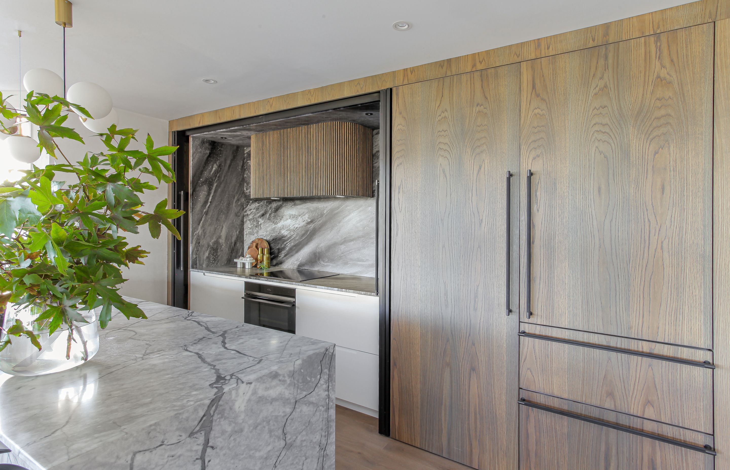 Prime Panels Natural Veneer in American White Oak. Designed by Kate Graham of Suede + Stone Interior Design.