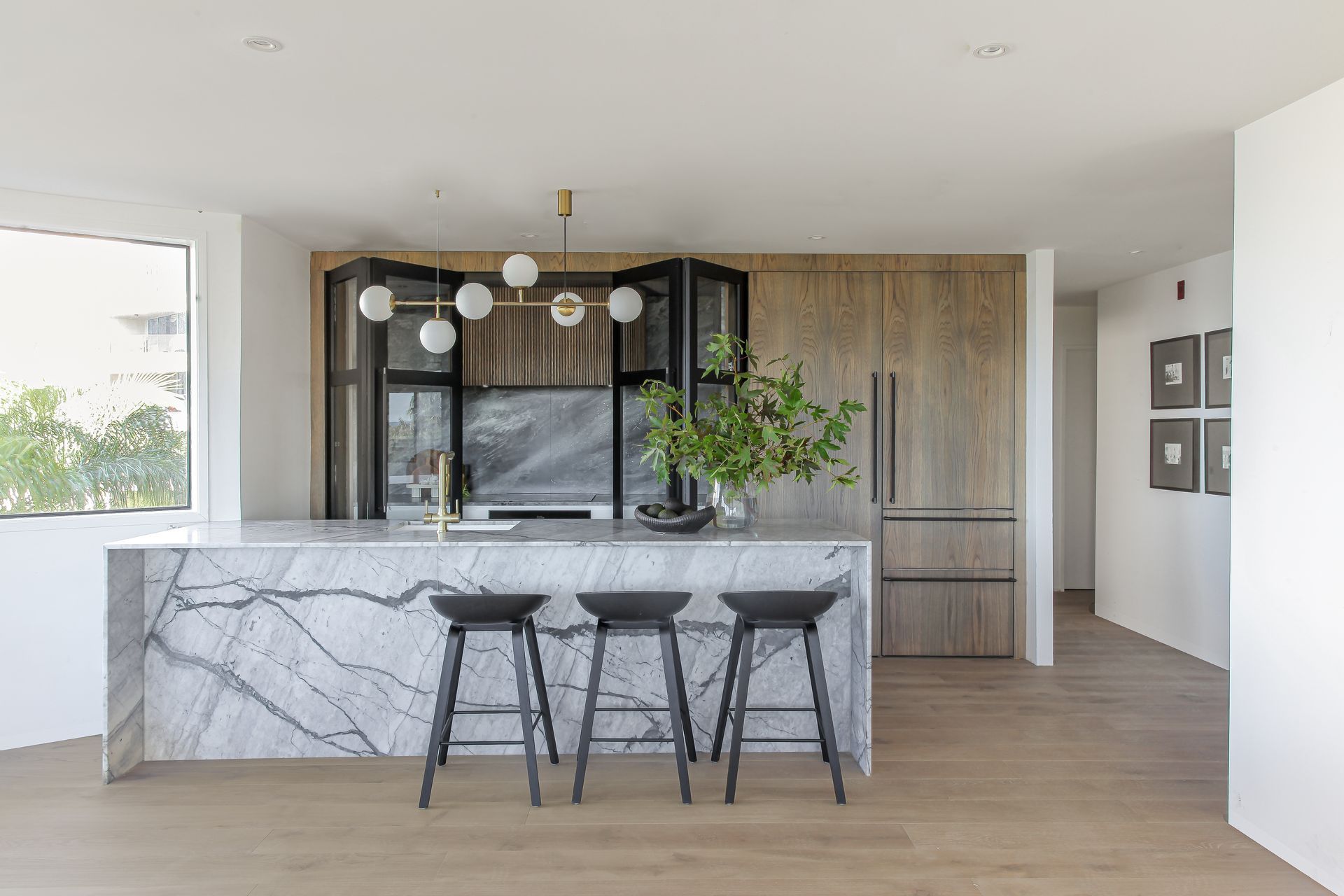 Prime Panels Natural Veneer in American White Oak. Designed by Kate Graham of Suede + Stone Interior Design.