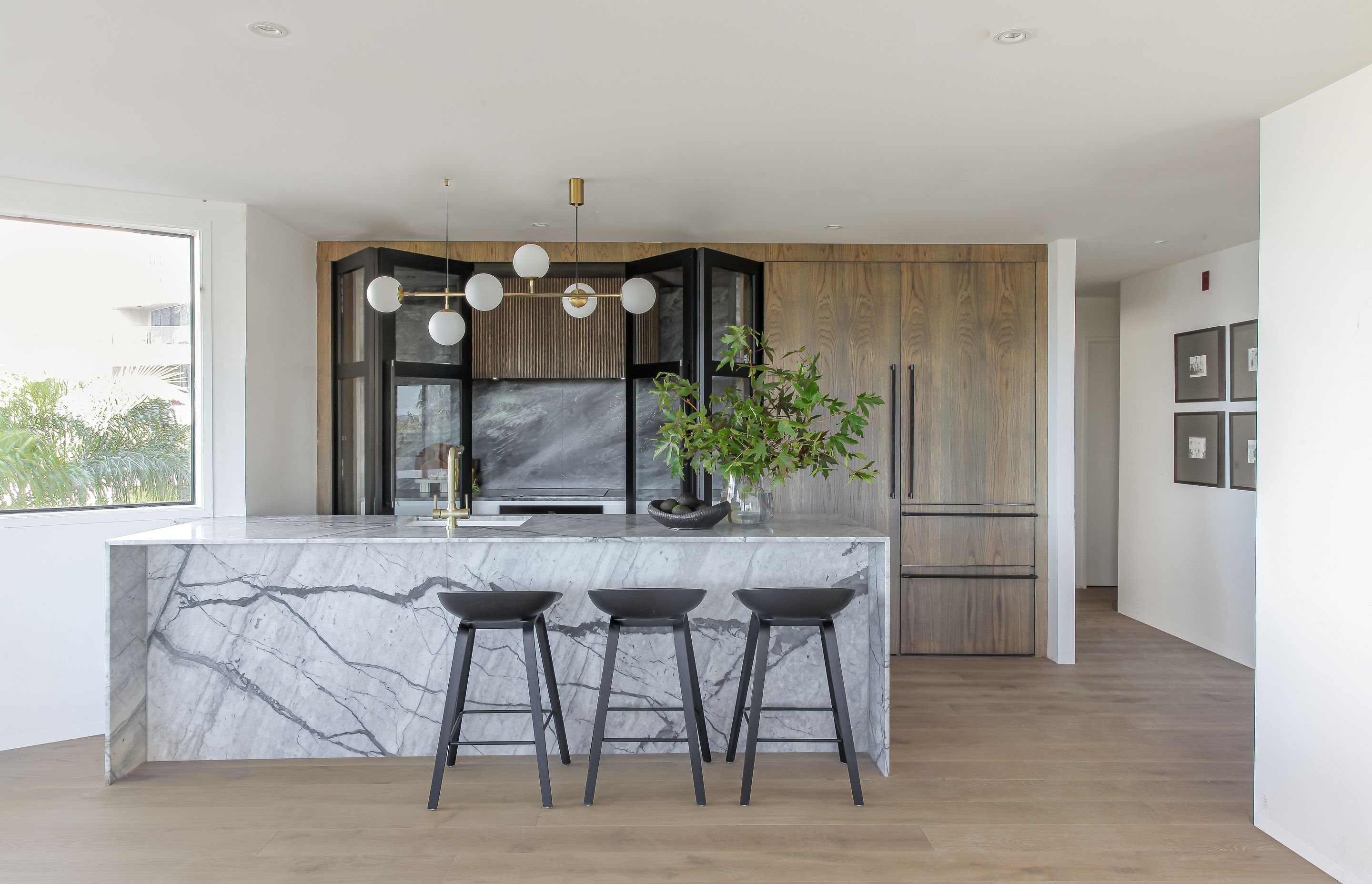 Prime Panels Natural Veneer in American White Oak. Designed by Kate Graham of Suede + Stone Interior Design.