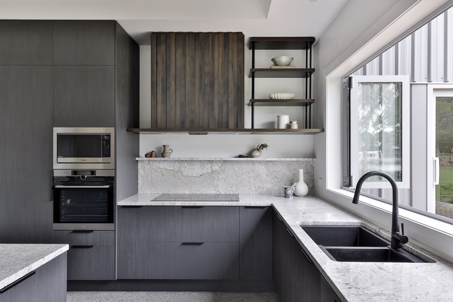 Bestwood Melamine, Patina / Carbon in Timberland Finish. Design by Michael Murray, Kitchen Inspirations