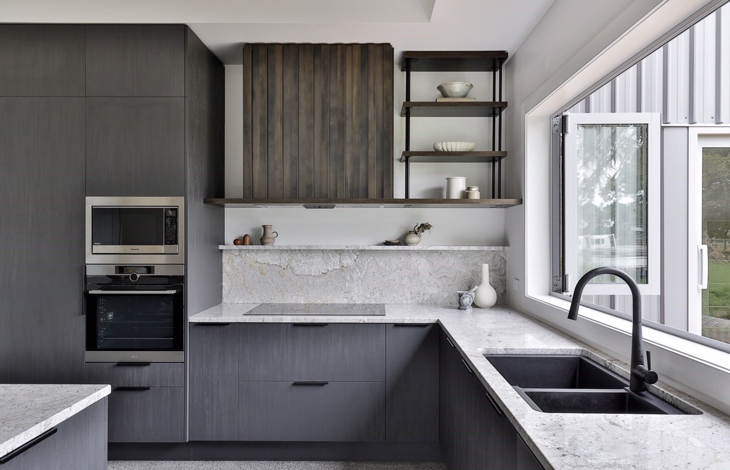 Bestwood Melamine, Patina / Carbon in Timberland Finish. Design by Michael Murray, Kitchen Inspirations