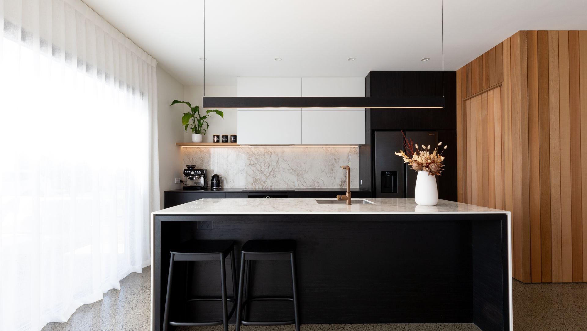 Melamine Duo Creates Perfect Contrast banner