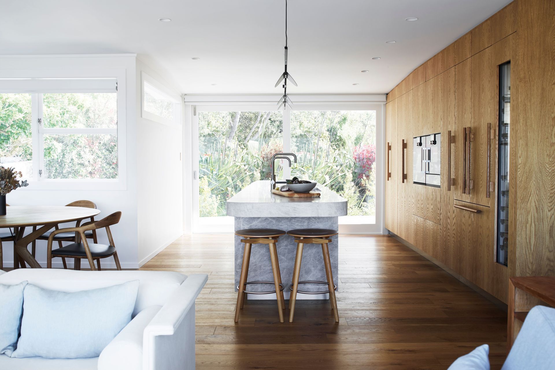 Bestwood Veneer, European Oak - Crown Cut. Design by Natalie Du Bois, Du Bois Designer Kitchens & Interiors