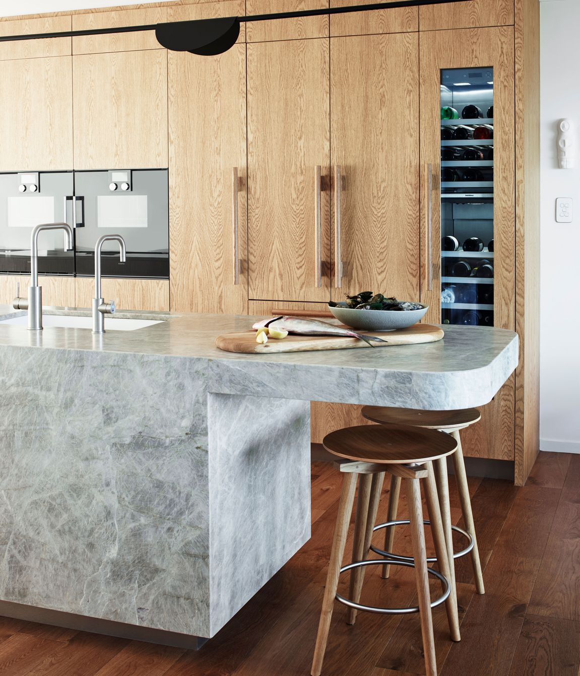 Bestwood Veneer, European Oak - Crown Cut. Design by Natalie Du Bois, Du Bois Designer Kitchens &amp; Interiors